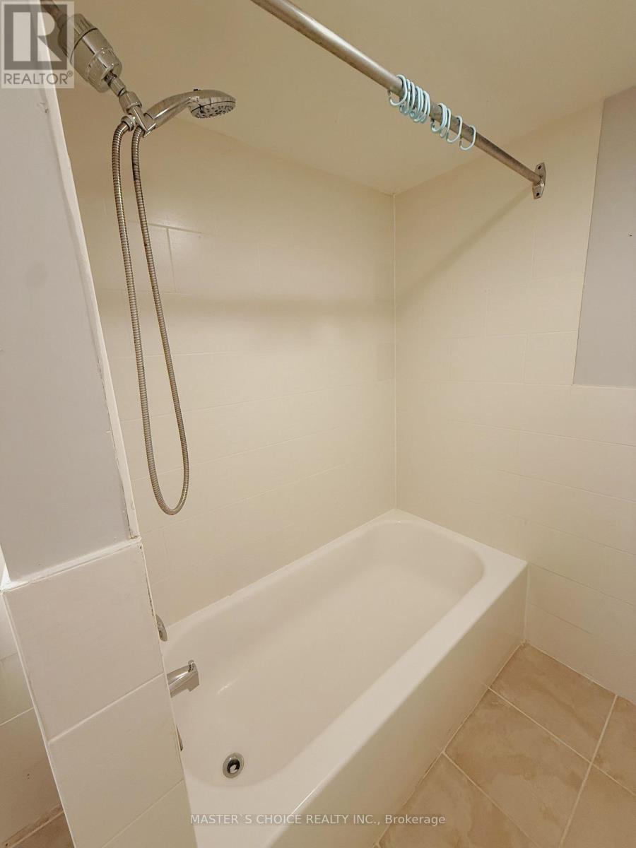 391 Taylor Mills Drive S, Richmond Hill, Ontario  L4C 2T2 - Photo 8 - N13231078