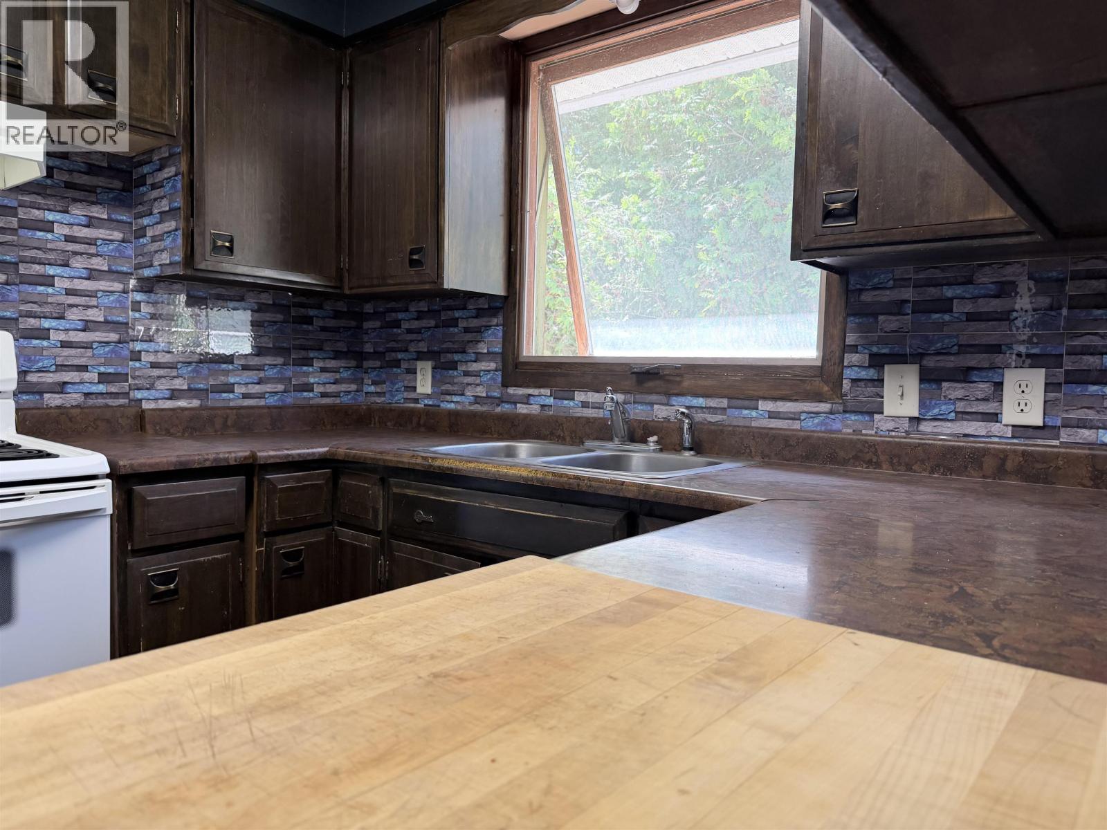 389 6th W Street, Vanderhoof, British Columbia  V0J 3A0 - Photo 5 - R3109449