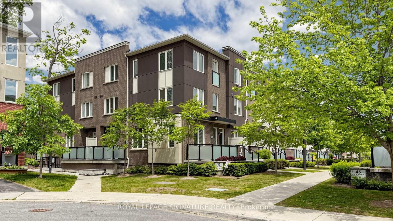 10 - 35 HERON PARK PLACE, Toronto, Ontario