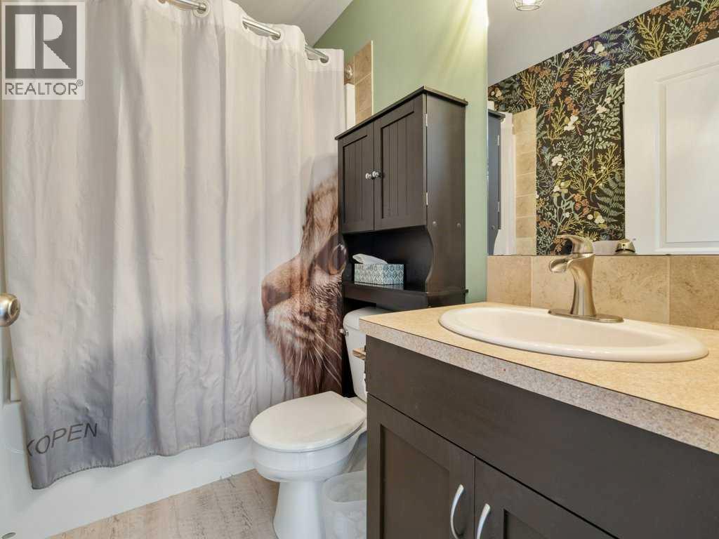 202 Mt Sundance Crescent W, Lethbridge, Alberta  T1J 0T6 - Photo 9 - A2318527