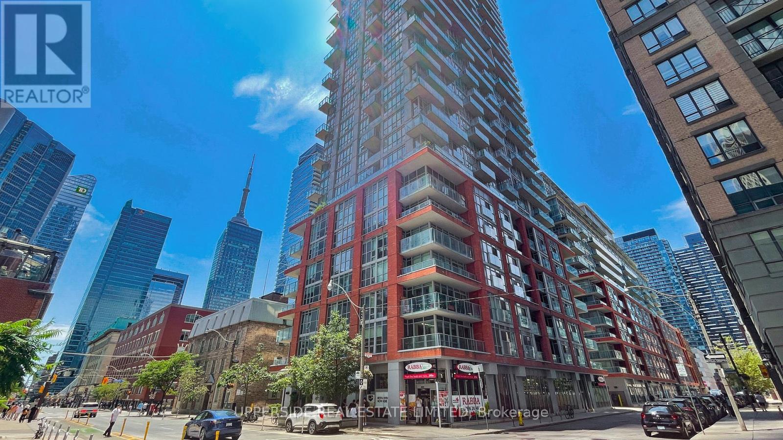 607 - 126 SIMCOE STREET, Toronto, Ontario