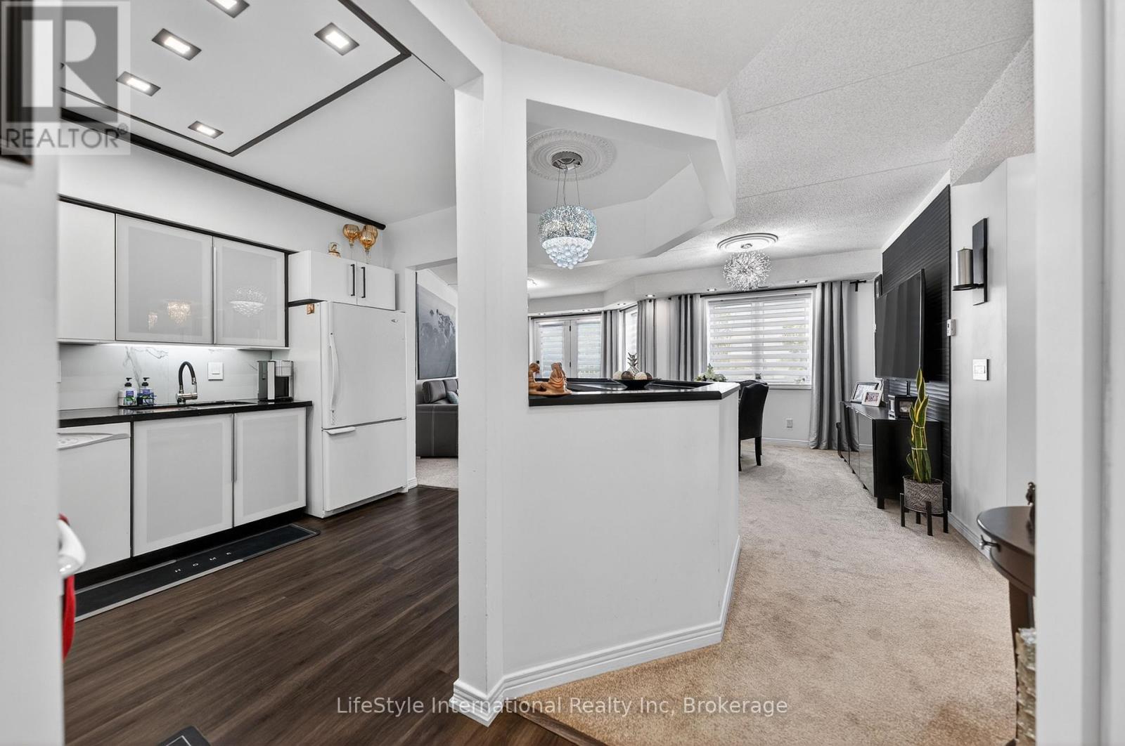 213 - 208 SILVERCREEK PARKWAY N, Guelph, Ontario