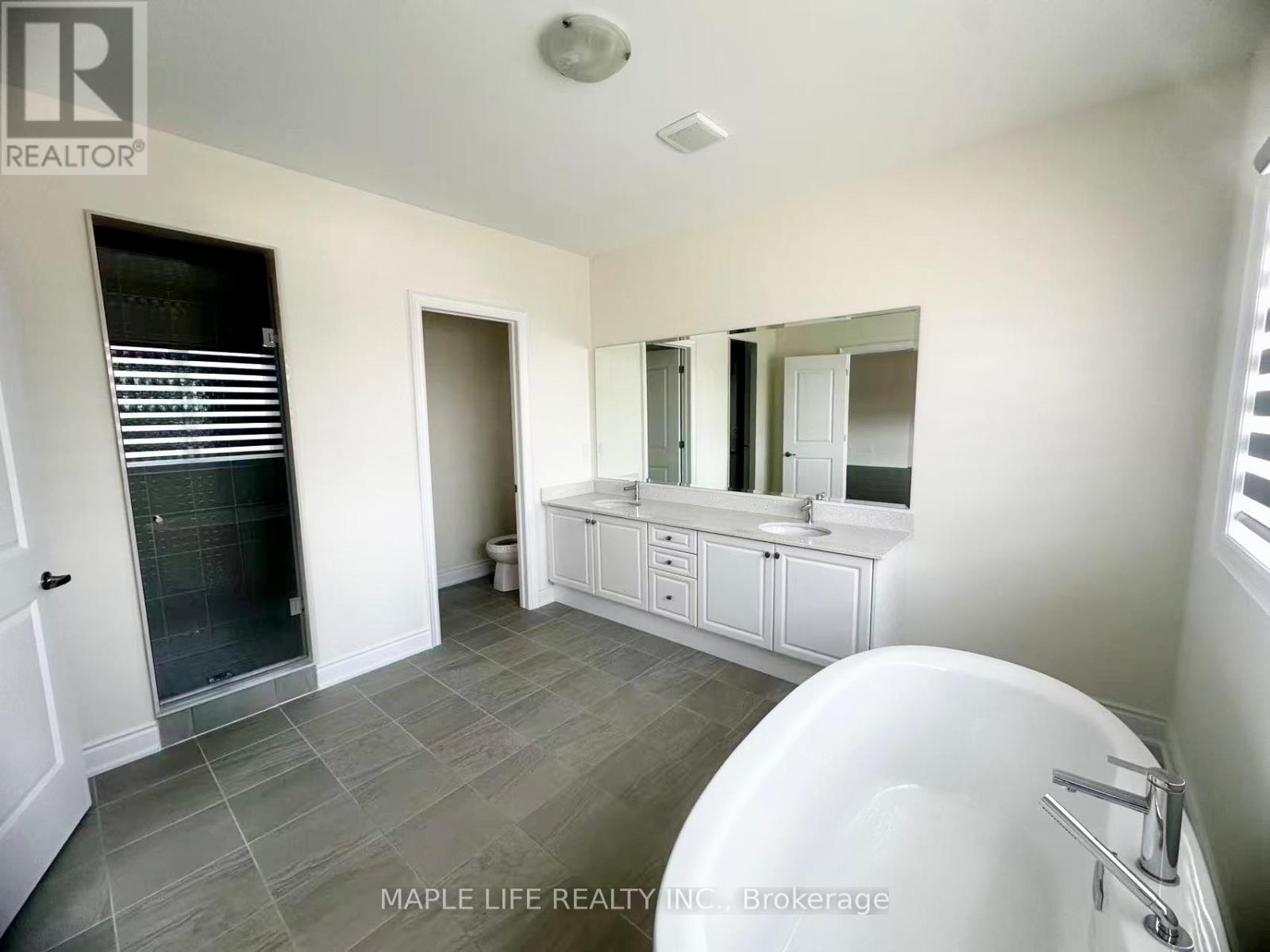 162 Rowe Street, Bradford West Gwillimbury, Ontario  L3Z 4N2 - Photo 12 - N13418222
