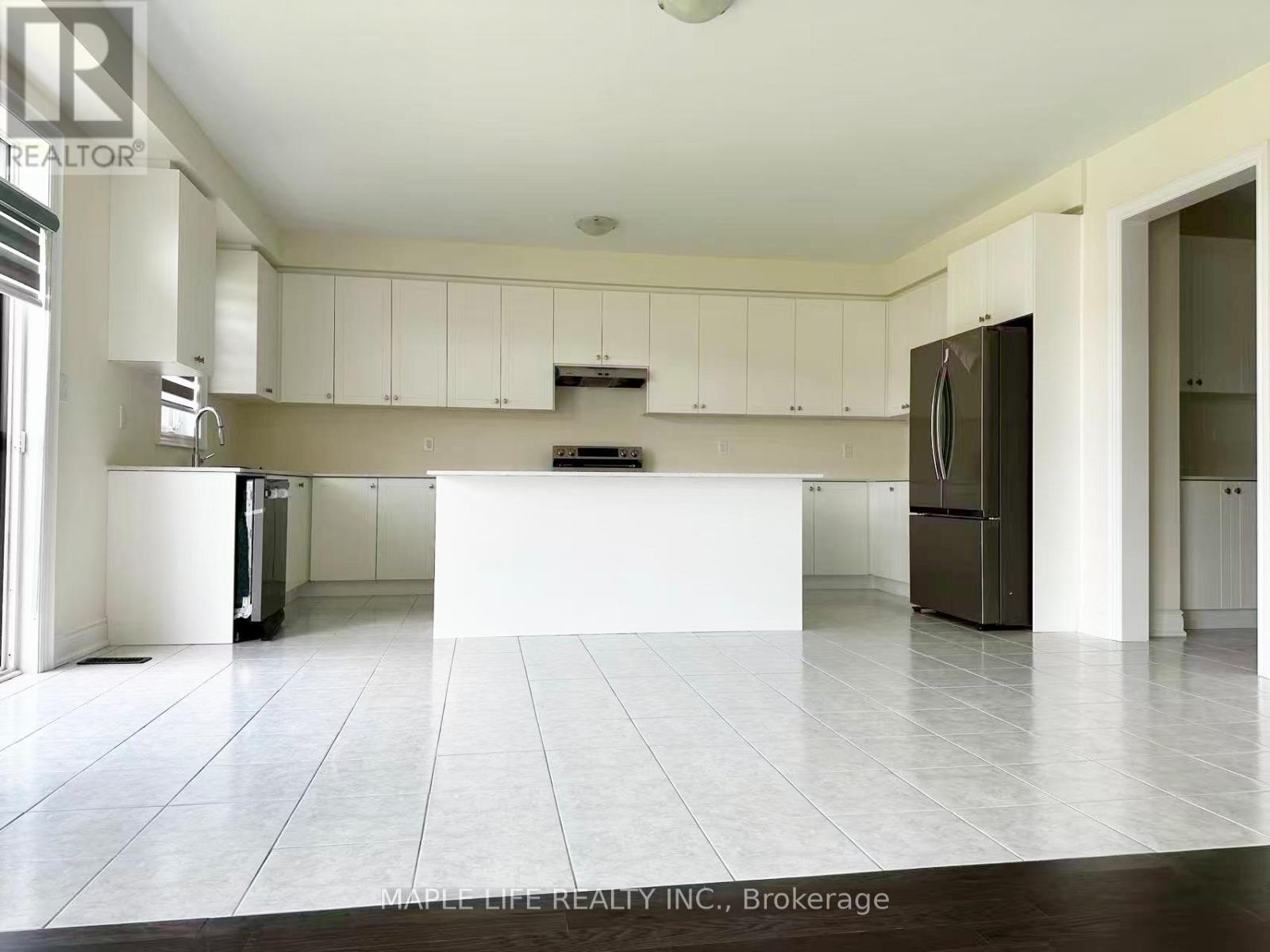 162 Rowe Street, Bradford West Gwillimbury, Ontario  L3Z 4N2 - Photo 6 - N13418222