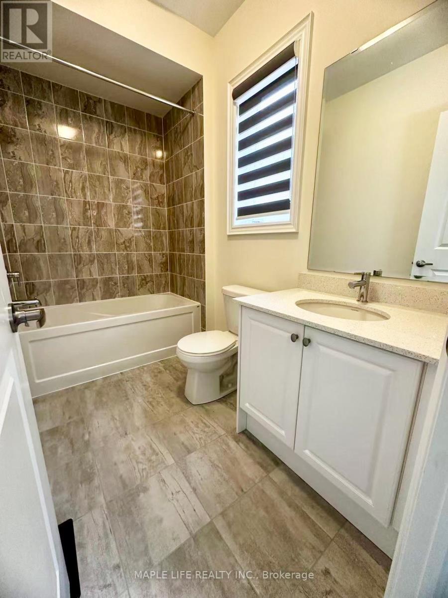 162 Rowe Street, Bradford West Gwillimbury, Ontario  L3Z 4N2 - Photo 9 - N13418222