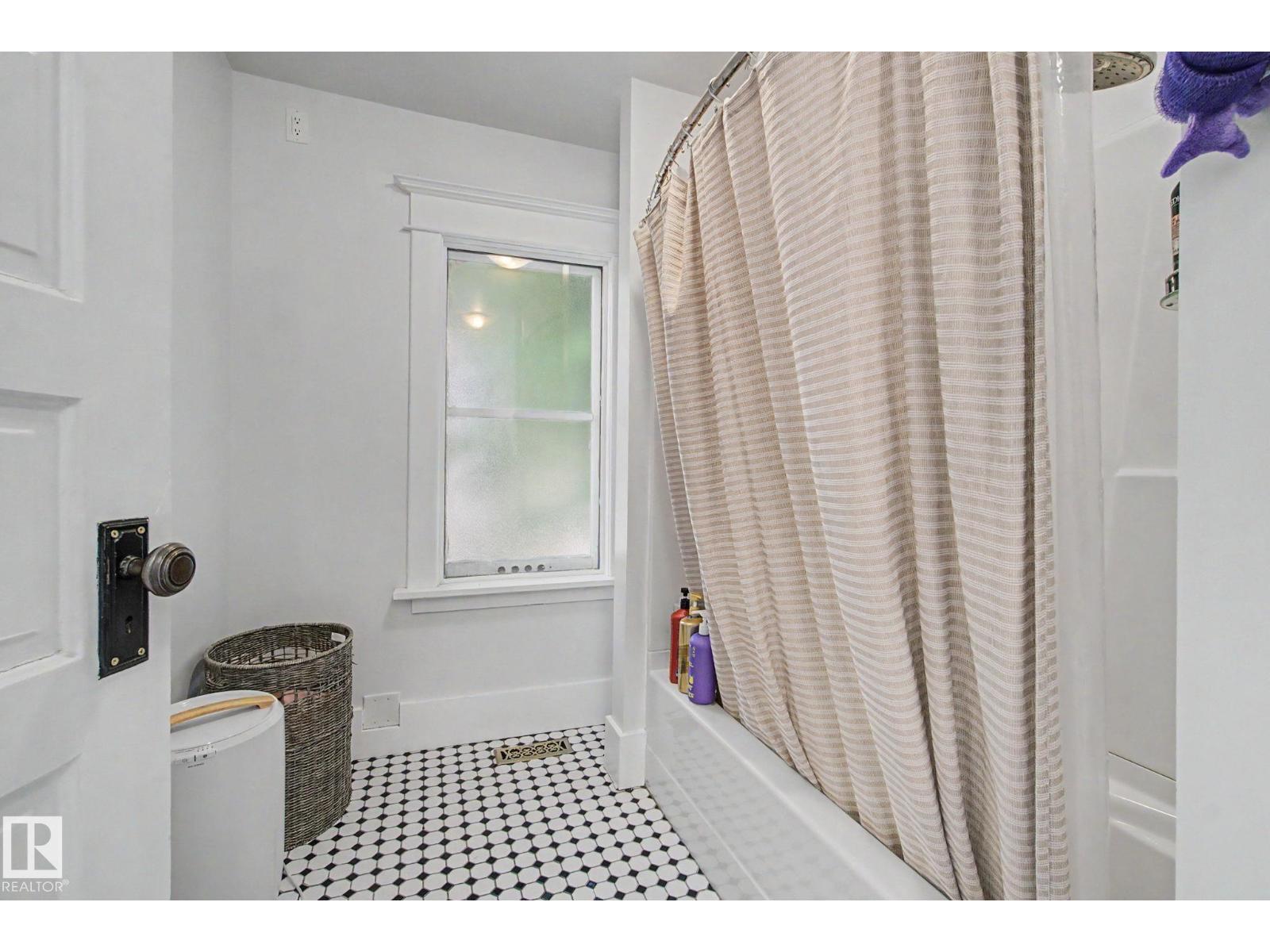 10647 125 St NW, Edmonton, Alberta  T5N 1T7 - Photo 32 - E4492563