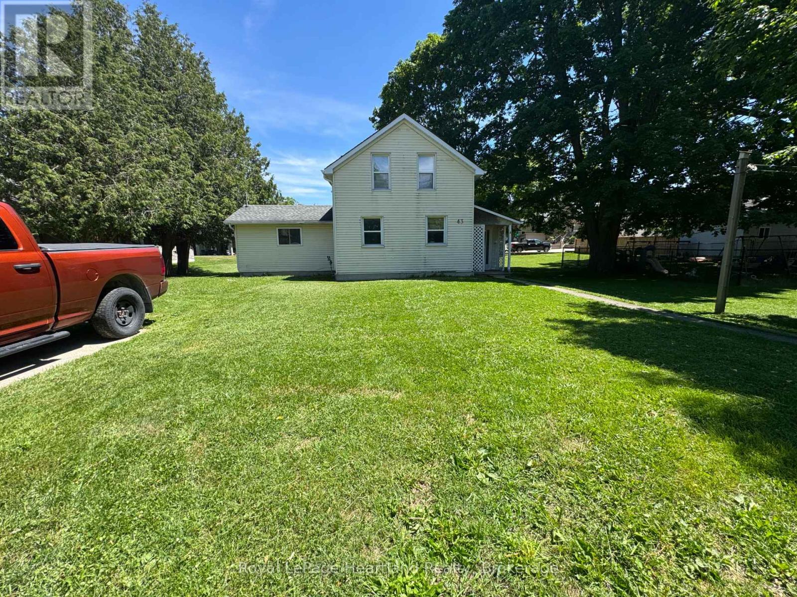 43 CLINTON STREET, South Bruce, Ontario