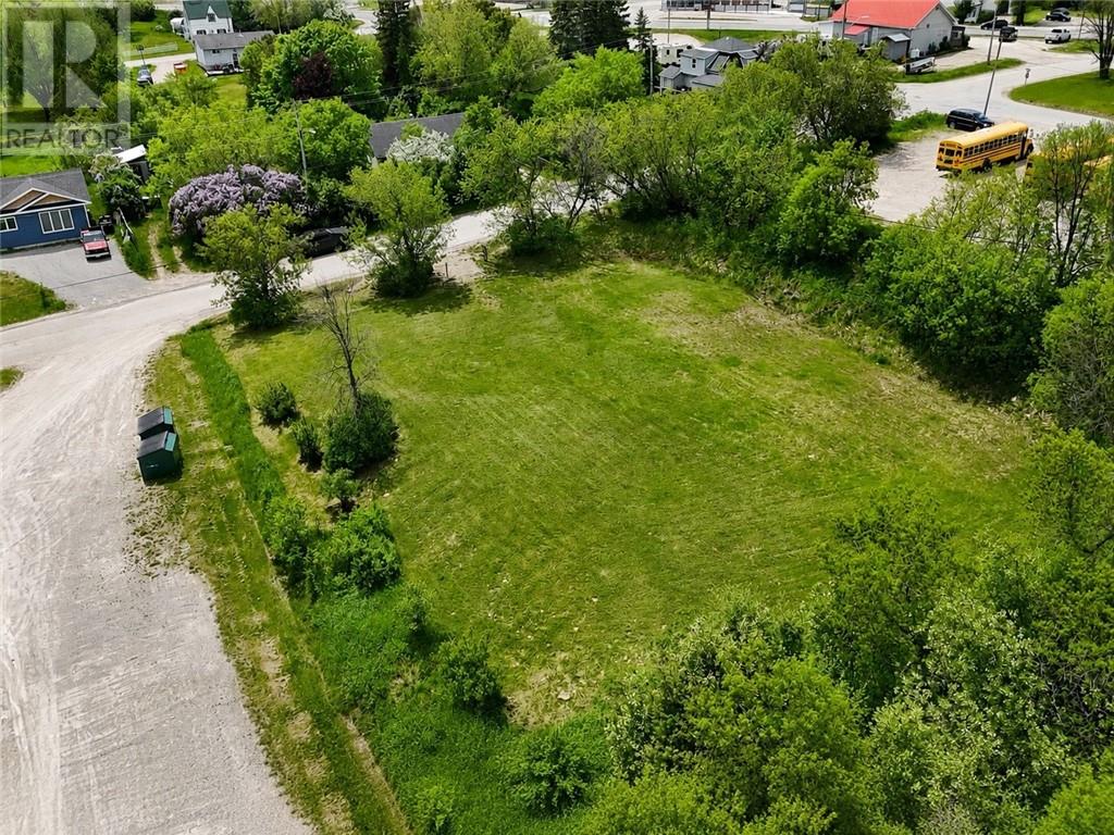 33 Vankoughnet Street, Little Current, Ontario  P0P 1K0 - Photo 4 - 2128321