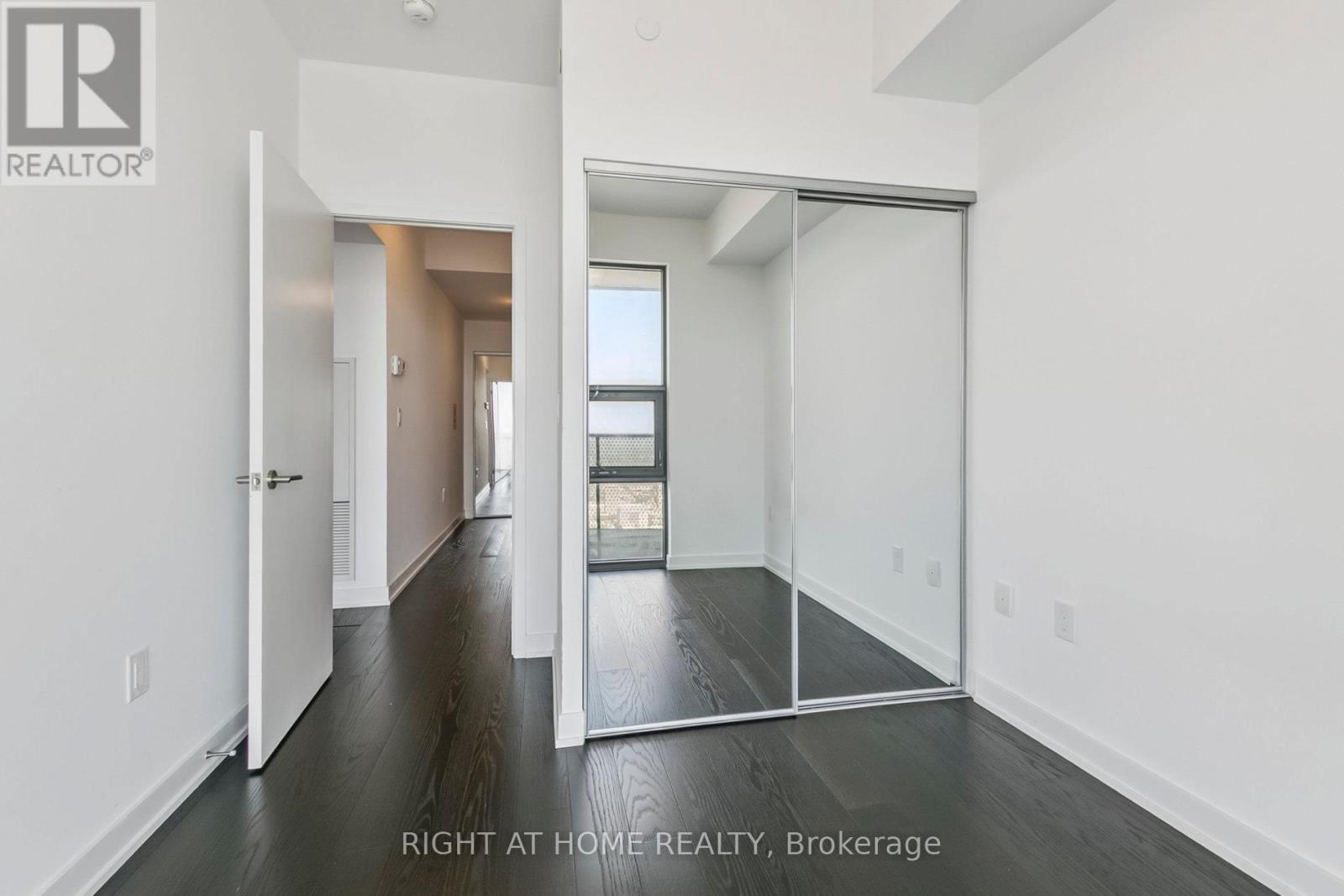 5408 - 11 Wellesley St W Avenue, Toronto, Ontario  M4Y 1E8 - Photo 18 - C13418232