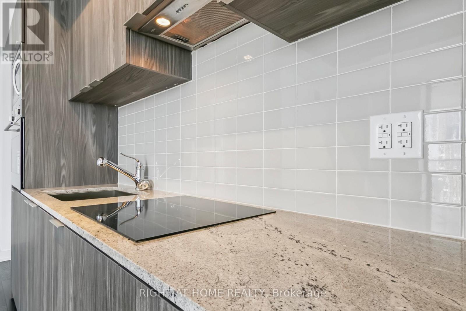 5408 - 11 Wellesley St W Avenue, Toronto, Ontario  M4Y 1E8 - Photo 7 - C13418232