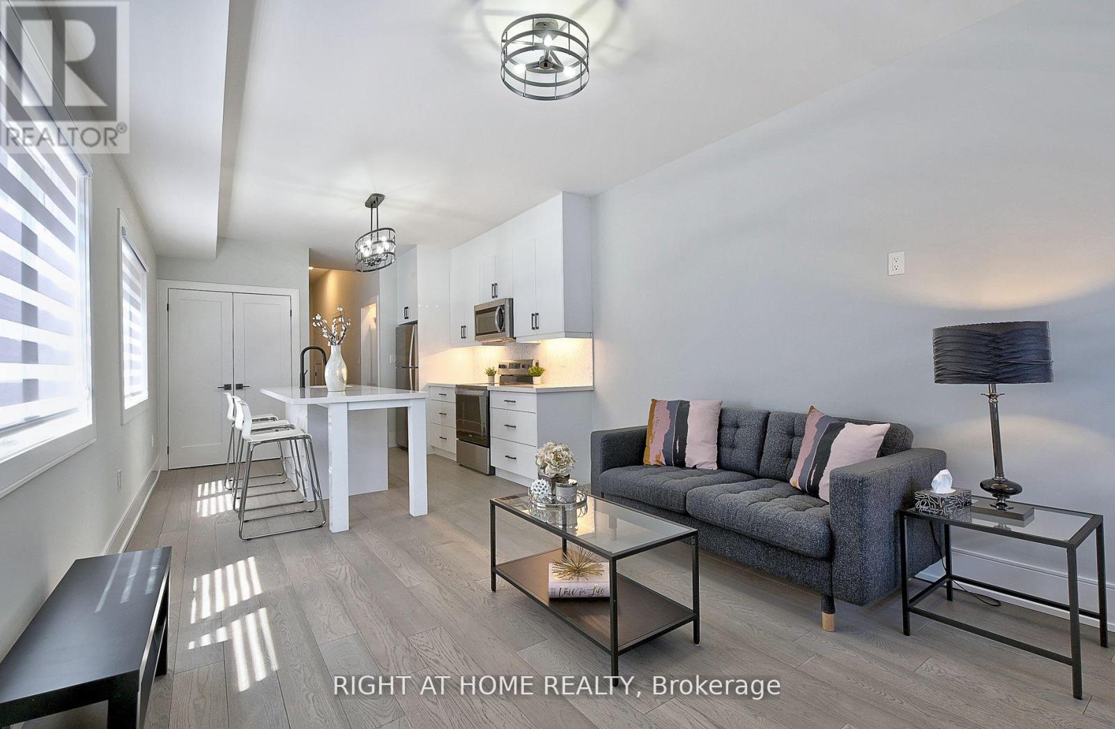# 2 - 131 Brock Avenue, Toronto, Ontario  M6K 2L5 - Photo 7 - C13418334