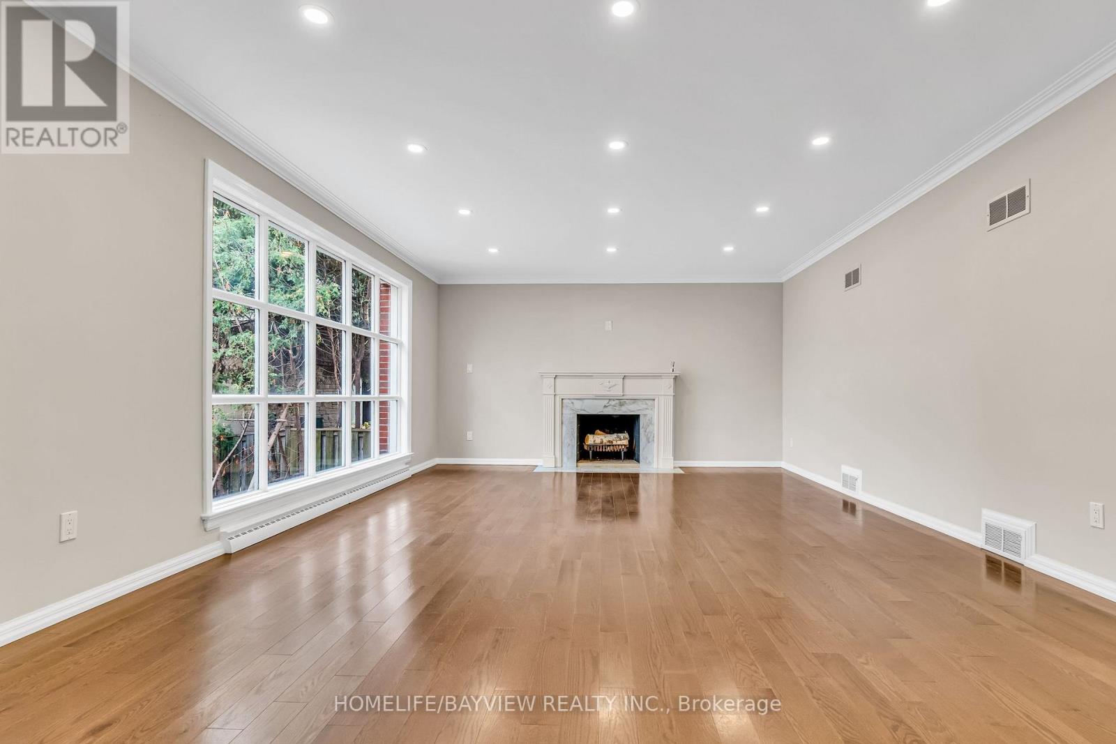 22 Salonica Road, Toronto, Ontario  M3C 2L9 - Photo 7 - C13418338