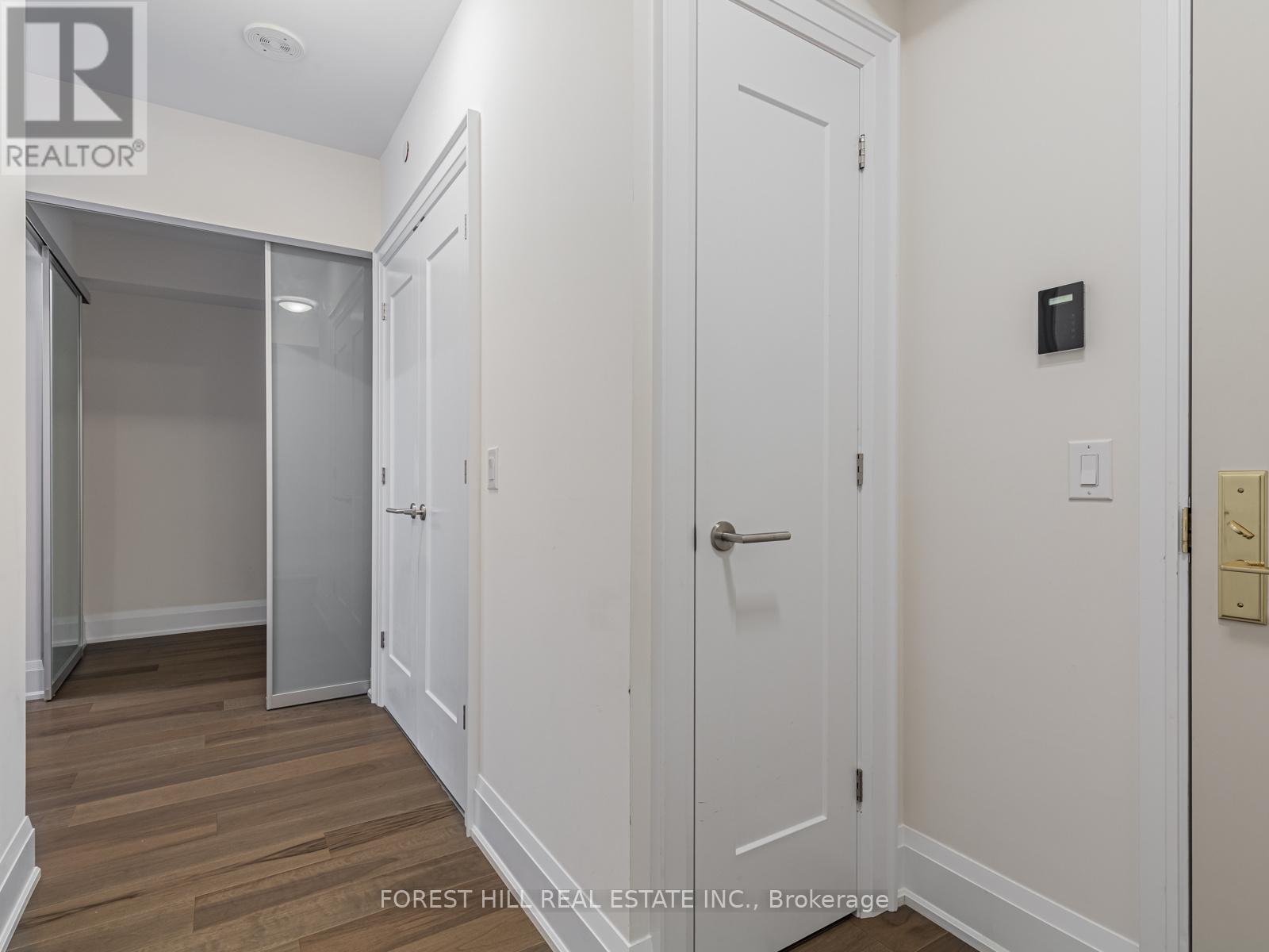 810 - 88 Cumberland Street, Toronto, Ontario  M5R 1A3 - Photo 3 - C13418374