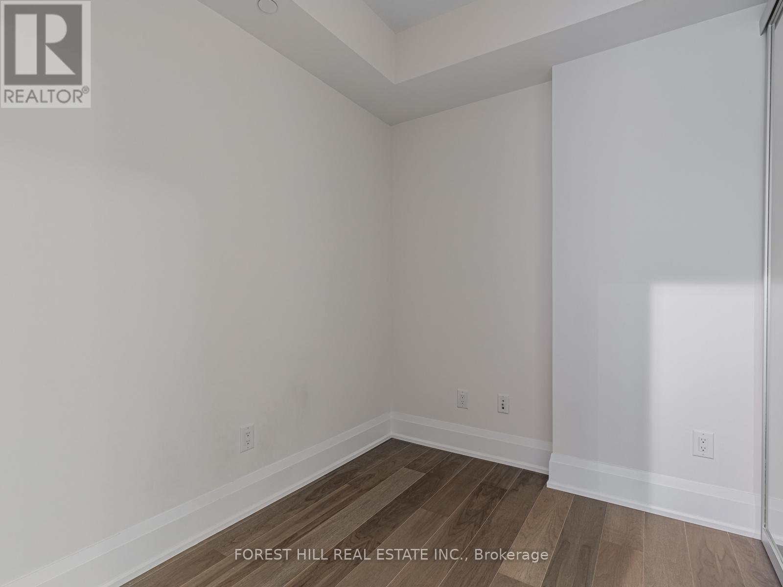 810 - 88 Cumberland Street, Toronto, Ontario  M5R 1A3 - Photo 5 - C13418374