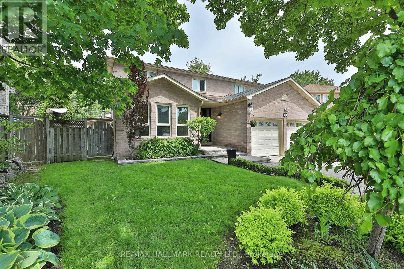 58 Pickett Crescent, Richmond Hill, Ontario  L4C 9L3 - Photo 2 - N13418356