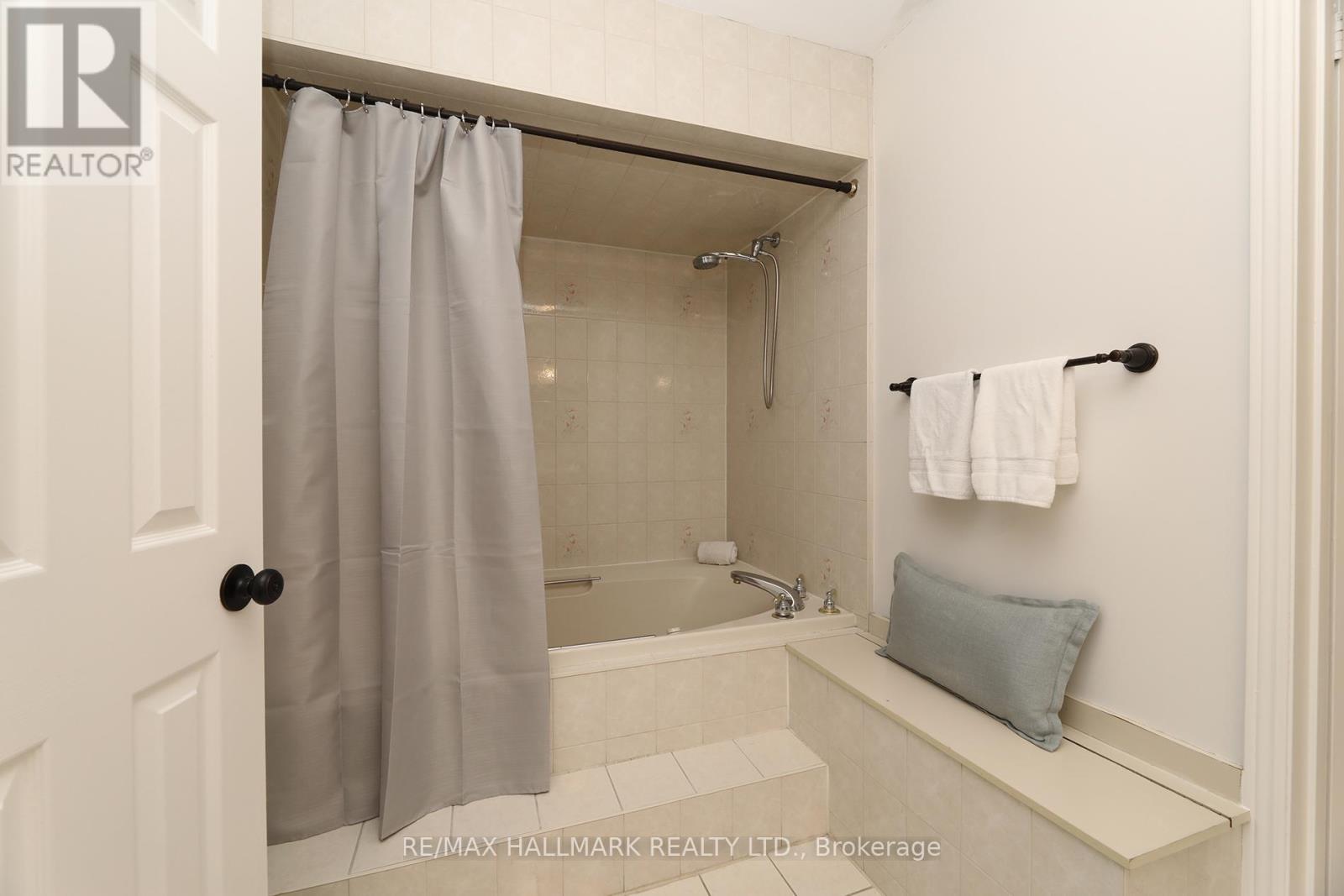 58 Pickett Crescent, Richmond Hill, Ontario  L4C 9L3 - Photo 24 - N13418356