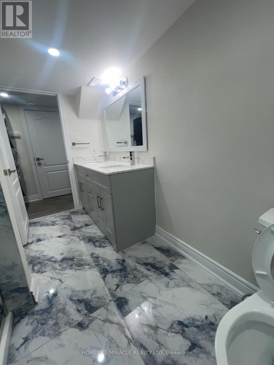 5522 Fleur-De-Lis Court, Mississauga, Ontario  L5R 2Z6 - Photo 10 - W13418262