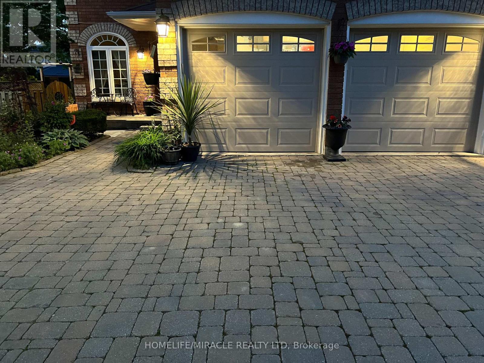 5522 Fleur-De-Lis Court, Mississauga, Ontario  L5R 2Z6 - Photo 2 - W13418262