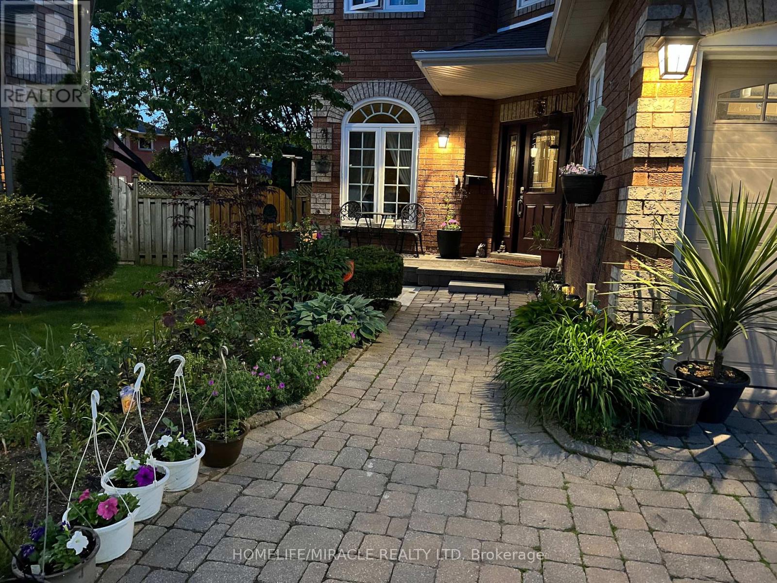 5522 Fleur-De-Lis Court, Mississauga, Ontario  L5R 2Z6 - Photo 3 - W13418262