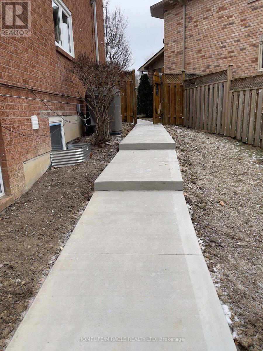 5522 Fleur-De-Lis Court, Mississauga, Ontario  L5R 2Z6 - Photo 6 - W13418262