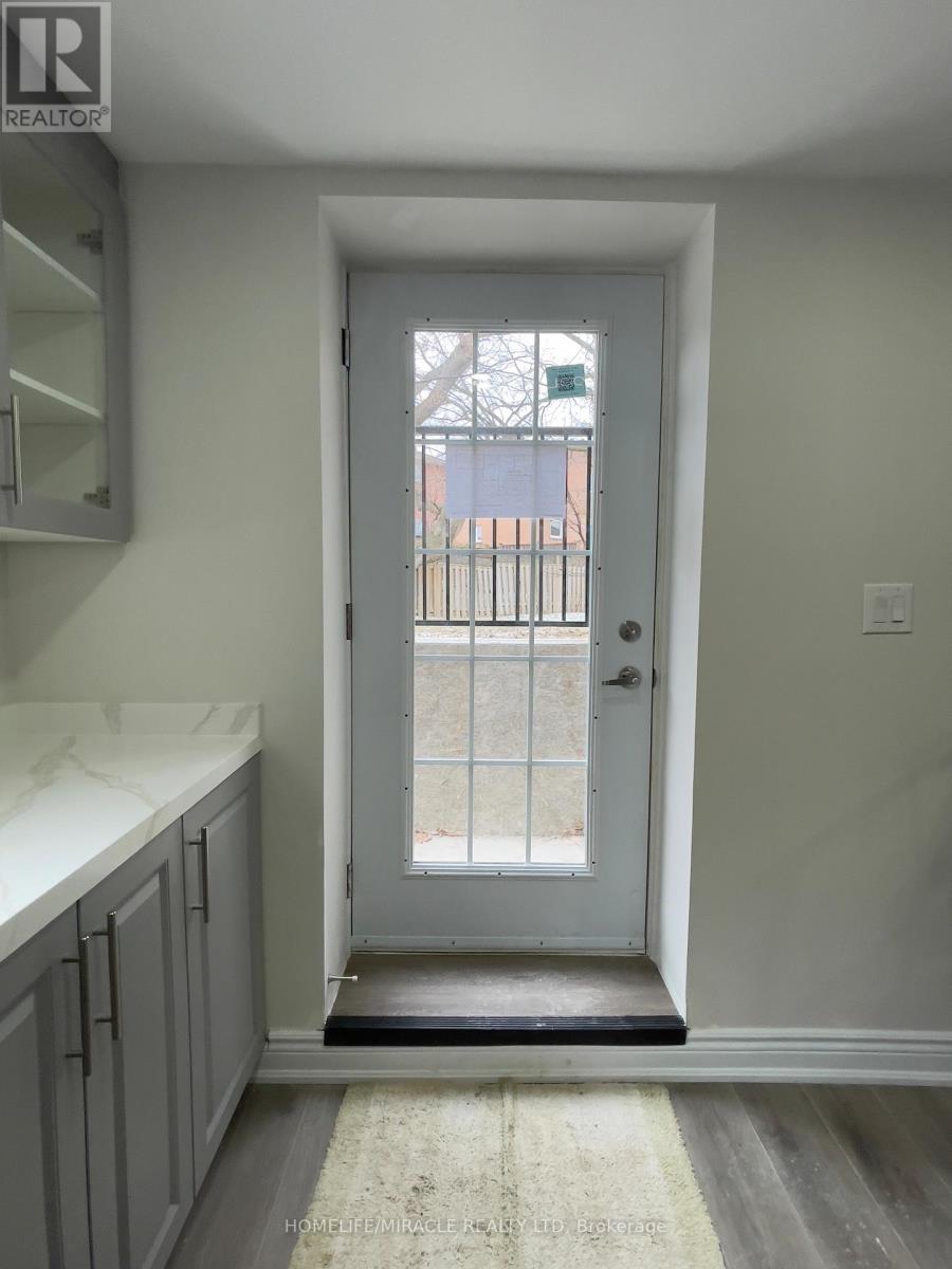 5522 Fleur-De-Lis Court, Mississauga, Ontario  L5R 2Z6 - Photo 8 - W13418262