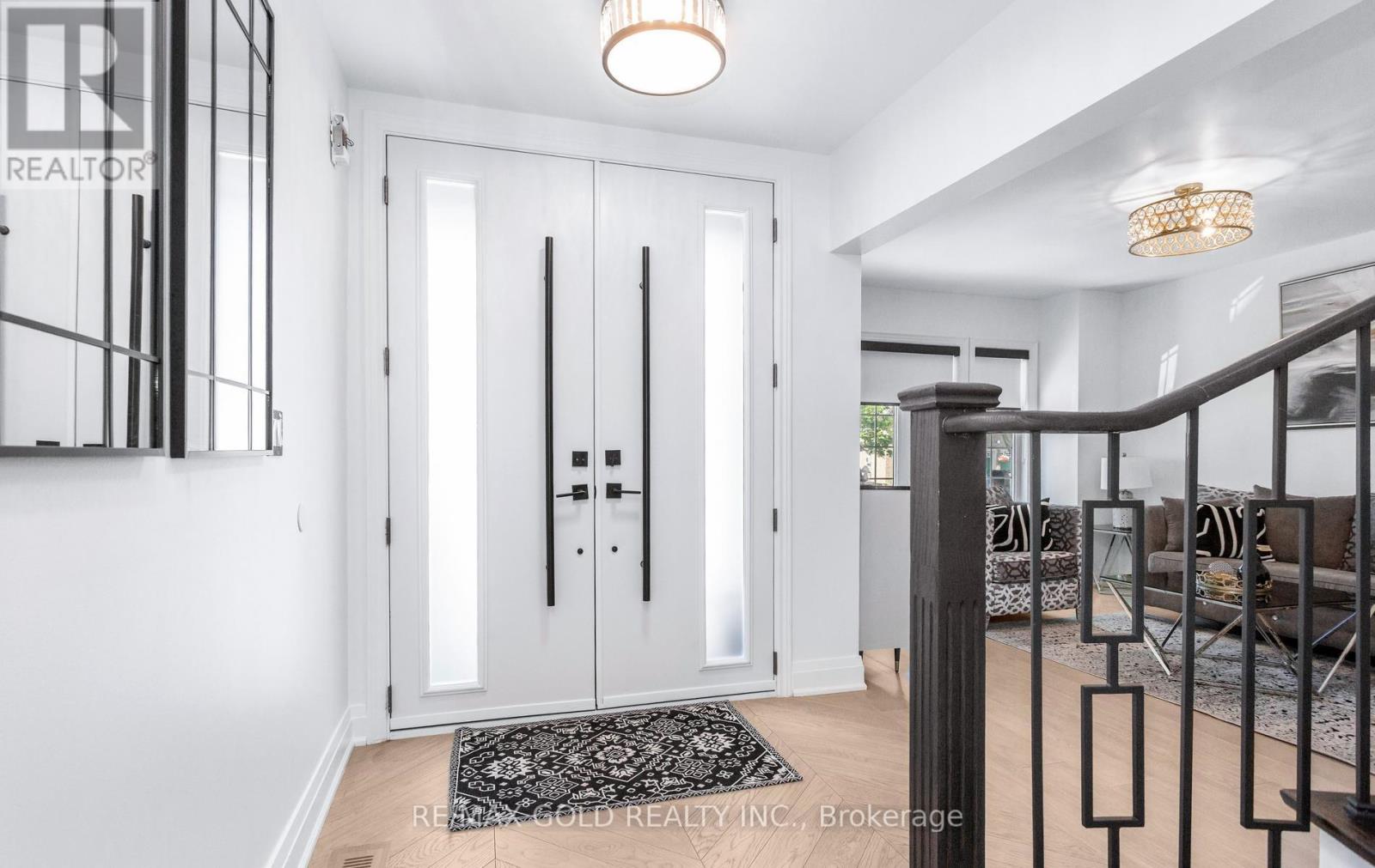 33 Nina Place, Brampton, Ontario  L7A 2E1 - Photo 5 - W13418294
