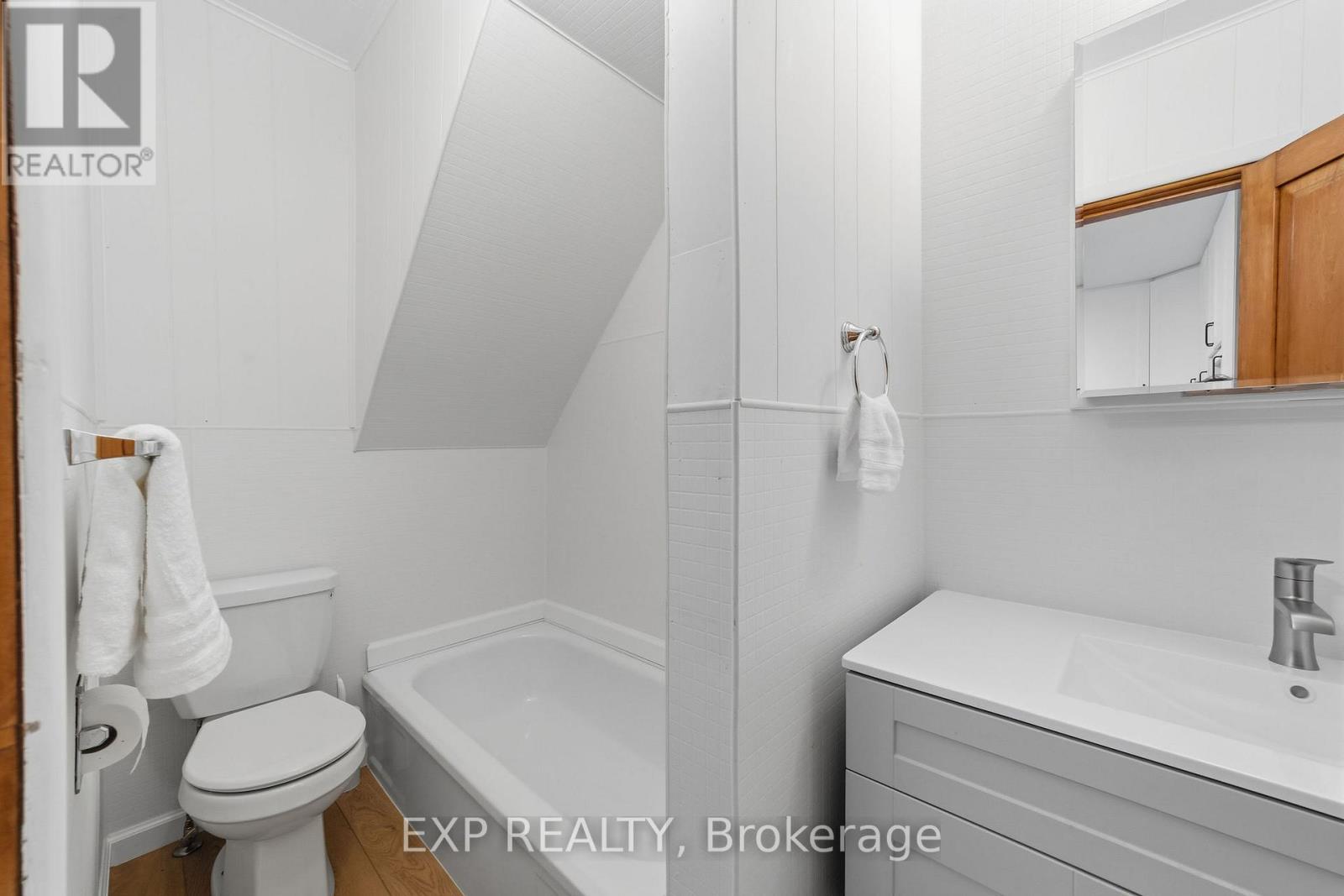 30569 Wyatt Road, North Middlesex, Ontario  N7G 3H7 - Photo 12 - X13418386