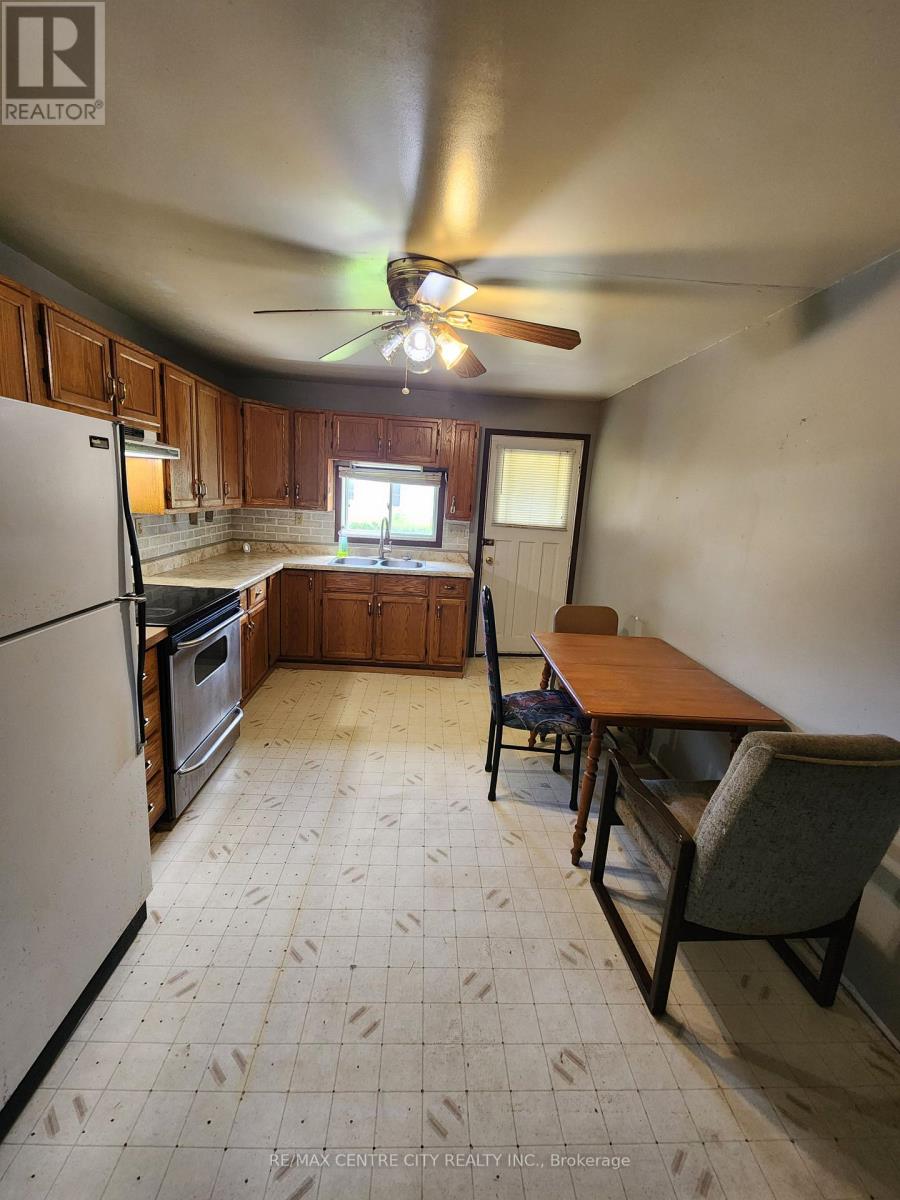 30 Queen Street, Strathroy-Caradoc, Ontario  N7G 2H7 - Photo 5 - X13418450