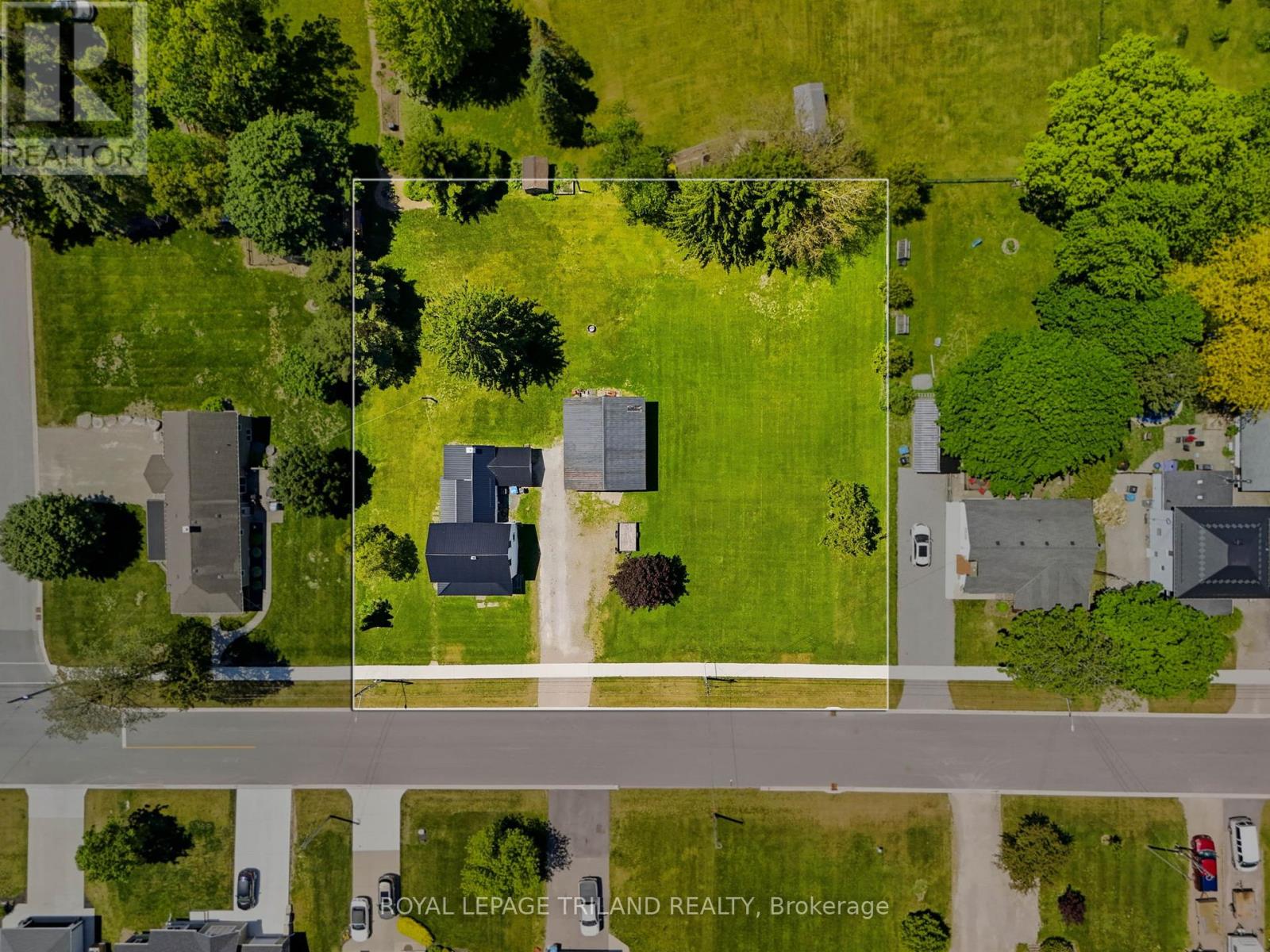 191 Elizabeth Street, Lambton Shores, Ontario  N0M 2N0 - Photo 2 - X13418452