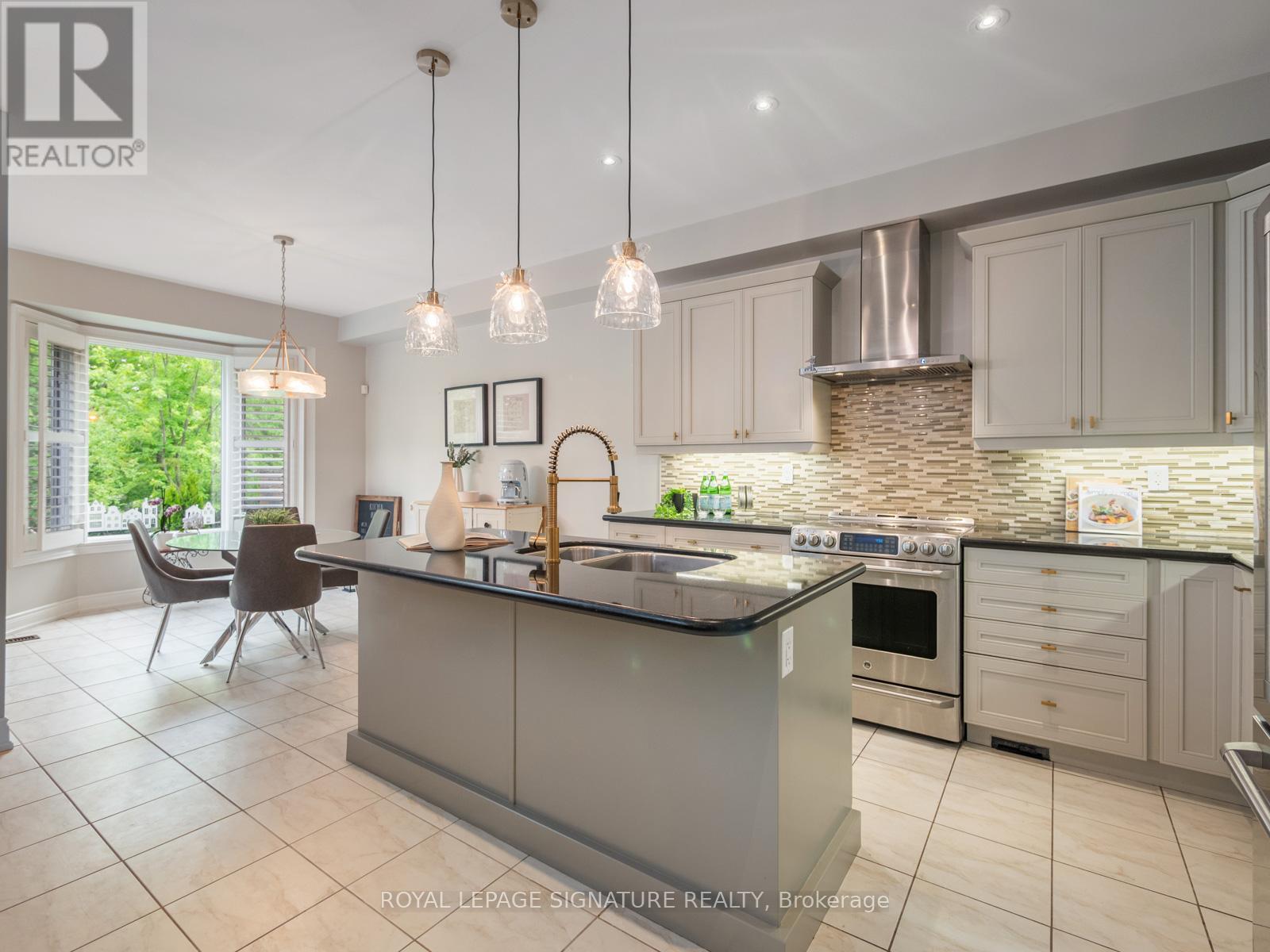 9 Grigglestone Lane, Ajax, Ontario  L1T 0L1 - Photo 8 - E13418410