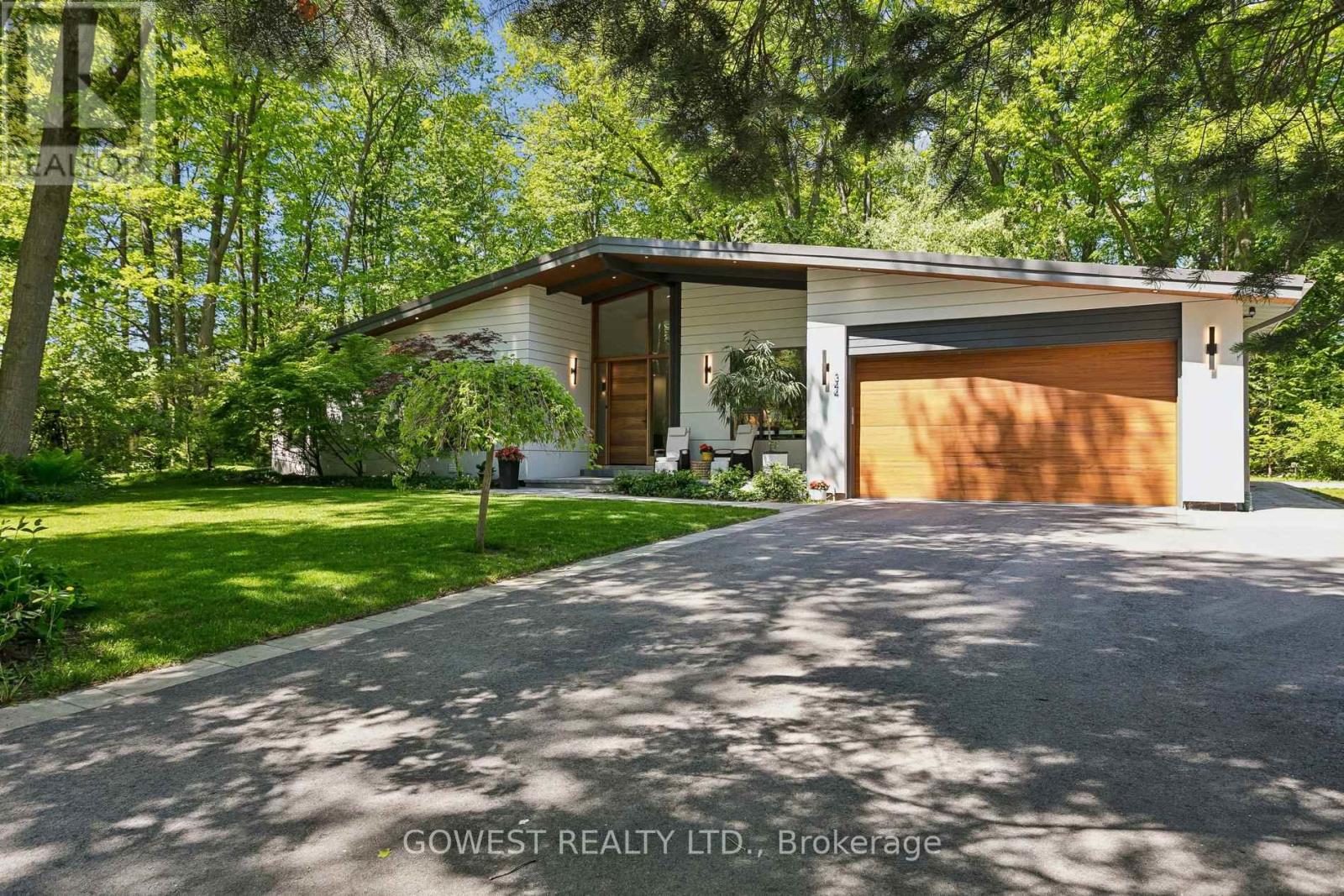 344 Dalewood Drive, Oakville, Ontario  L6J 4P5 - Photo 3 - W13418398