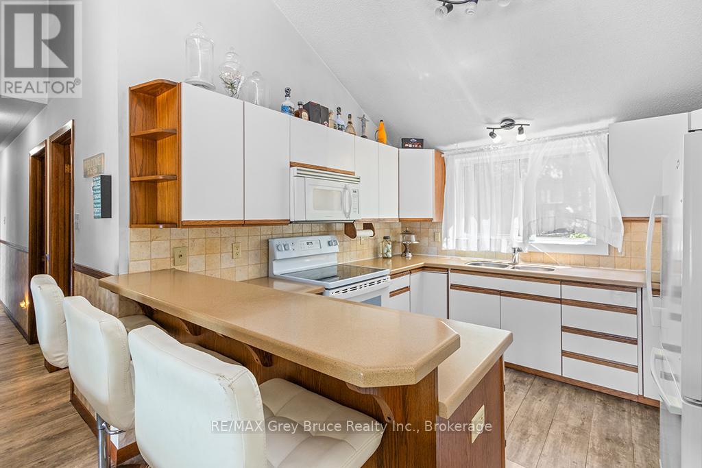 121 Ivy Drive, Georgian Bluffs, Ontario  N0H 2T0 - Photo 26 - X13412378