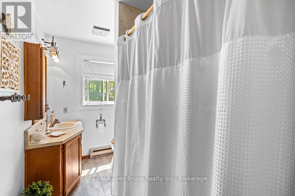 121 Ivy Drive, Georgian Bluffs, Ontario  N0H 2T0 - Photo 34 - X13412378