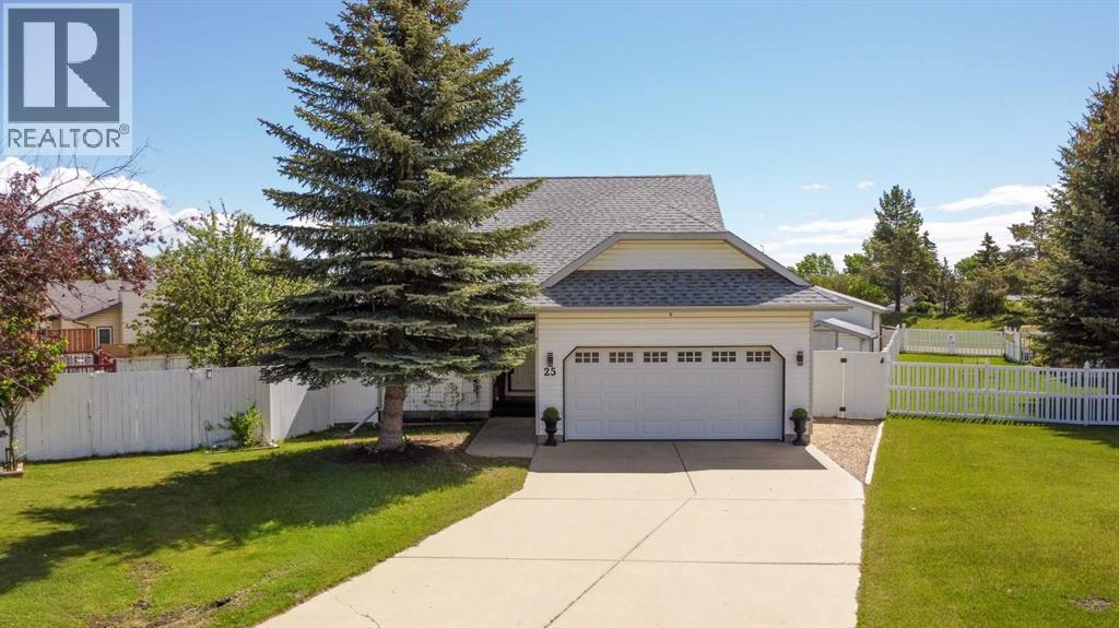 25 Kee Close, red deer, Alberta