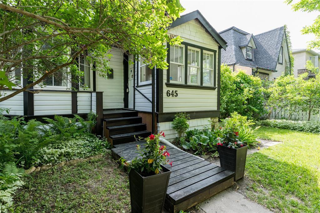 645 Ashburn Street, Winnipeg, Manitoba R3G 3C6 - Photo 2 - 202607256