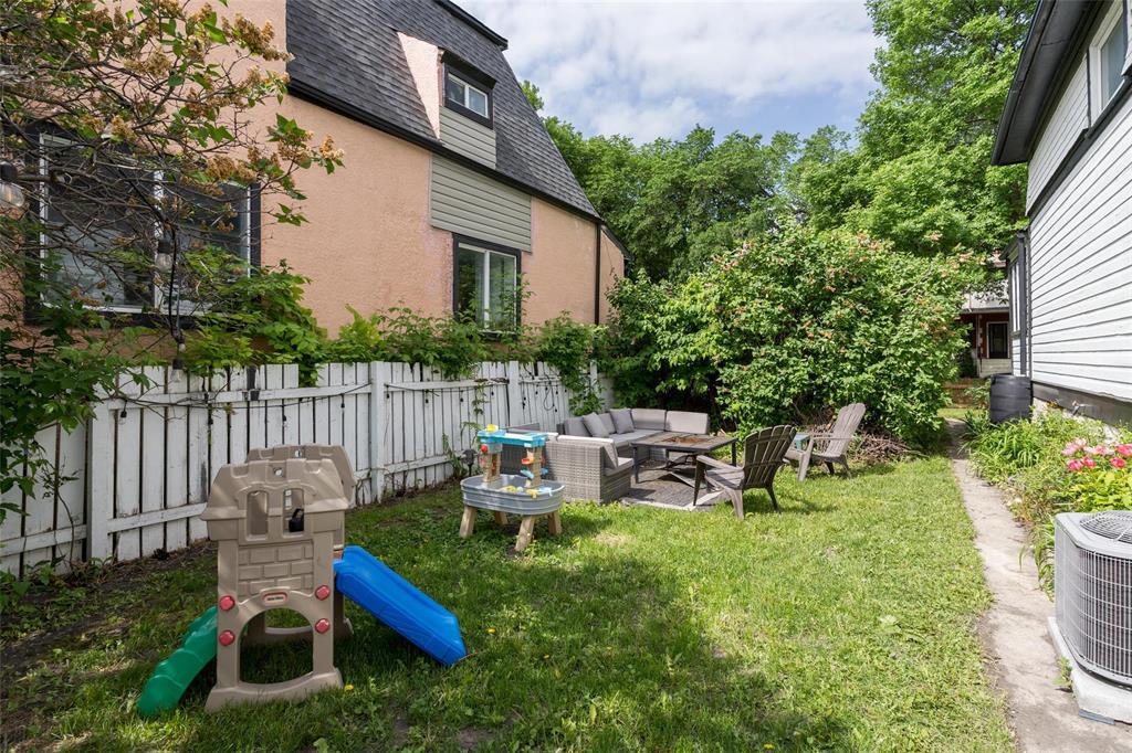 645 Ashburn Street, Winnipeg, Manitoba R3G 3C6 - Photo 34 - 202607256