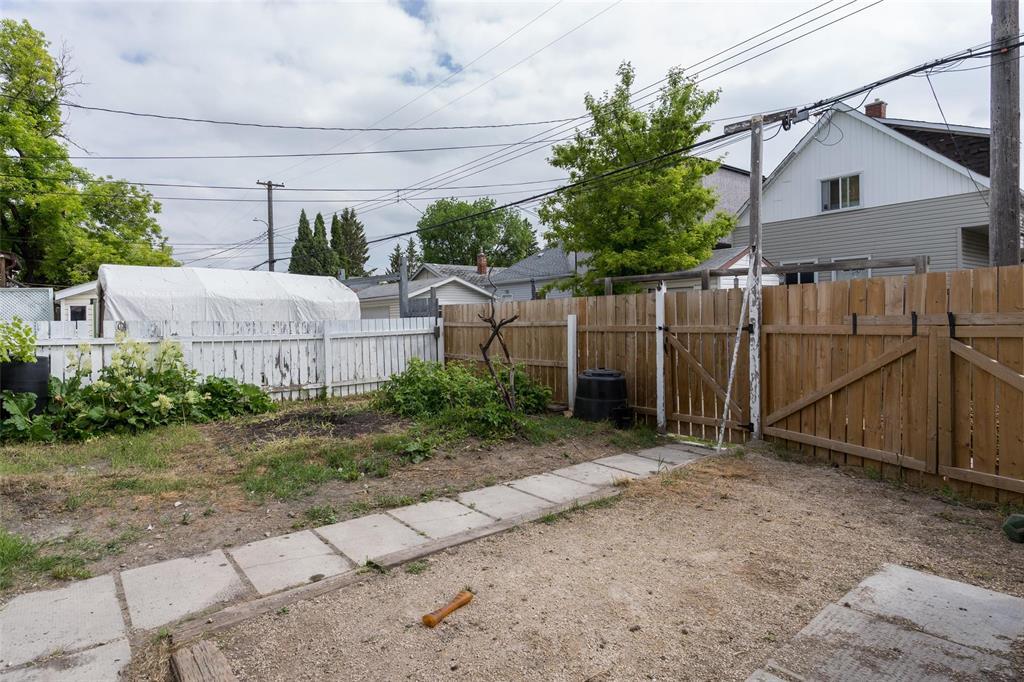 645 Ashburn Street, Winnipeg, Manitoba R3G 3C6 - Photo 35 - 202607256