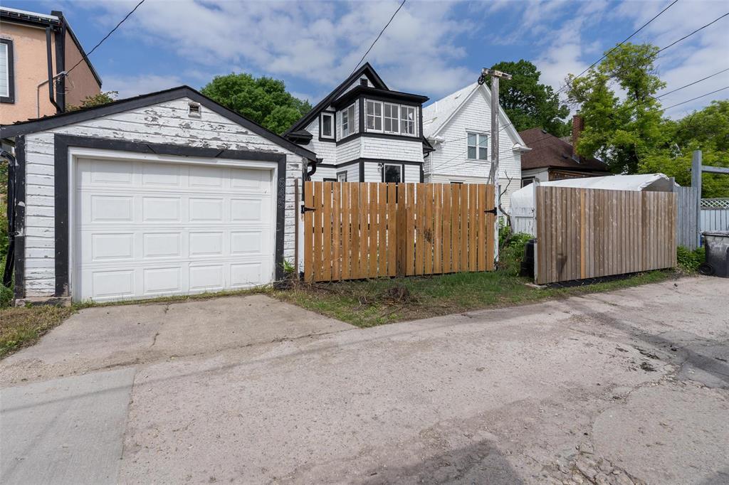 645 Ashburn Street, Winnipeg, Manitoba R3G 3C6 - Photo 37 - 202607256
