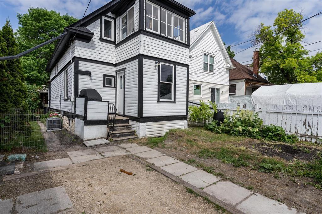 645 Ashburn Street, Winnipeg, Manitoba R3G 3C6 - Photo 36 - 202607256