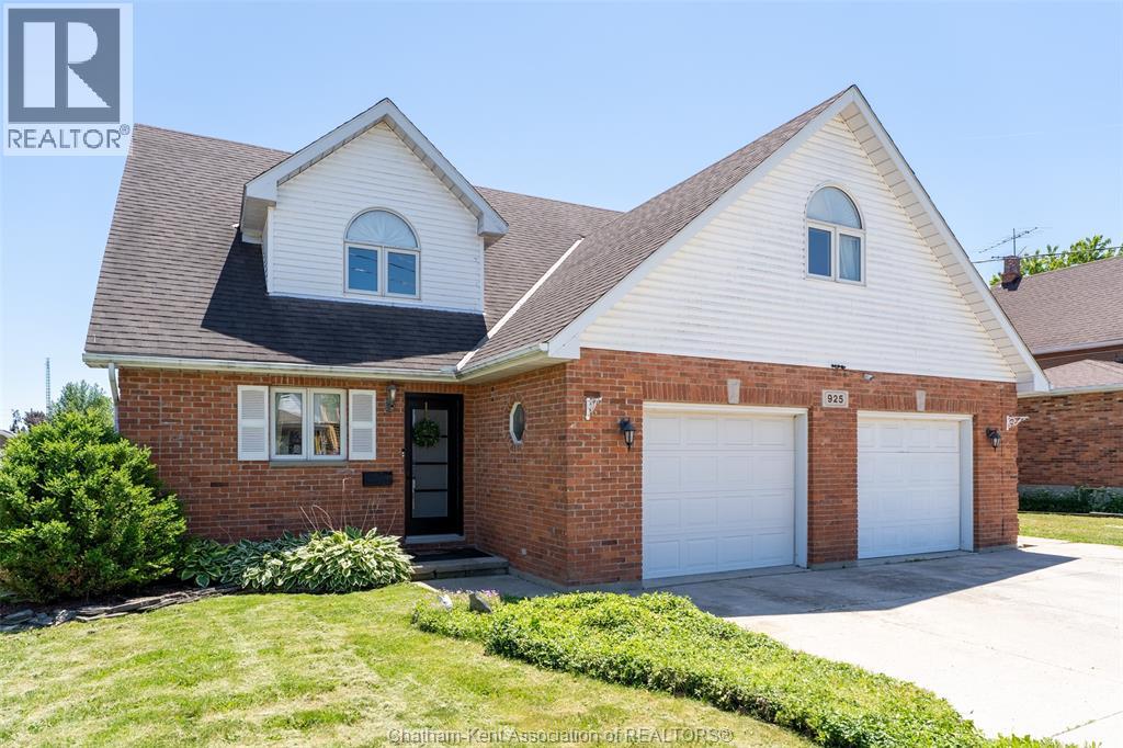 925 James Street, Wallaceburg, Ontario  N8A 2P6 - Photo 1 - 26013495