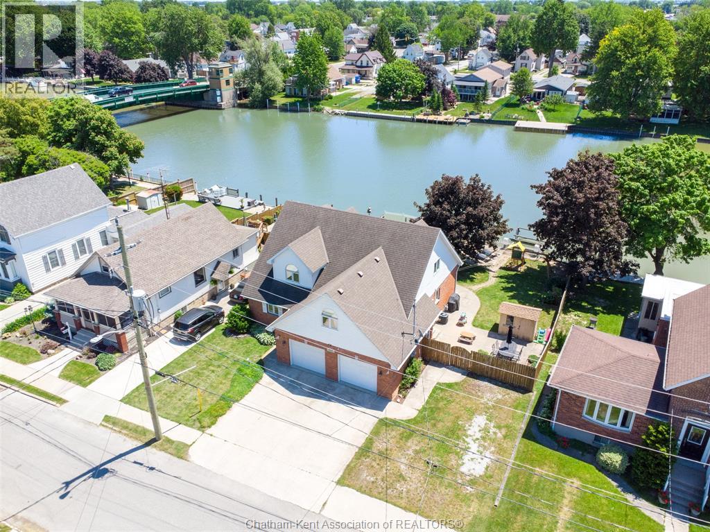 925 James Street, Wallaceburg, Ontario  N8A 2P6 - Photo 3 - 26013495