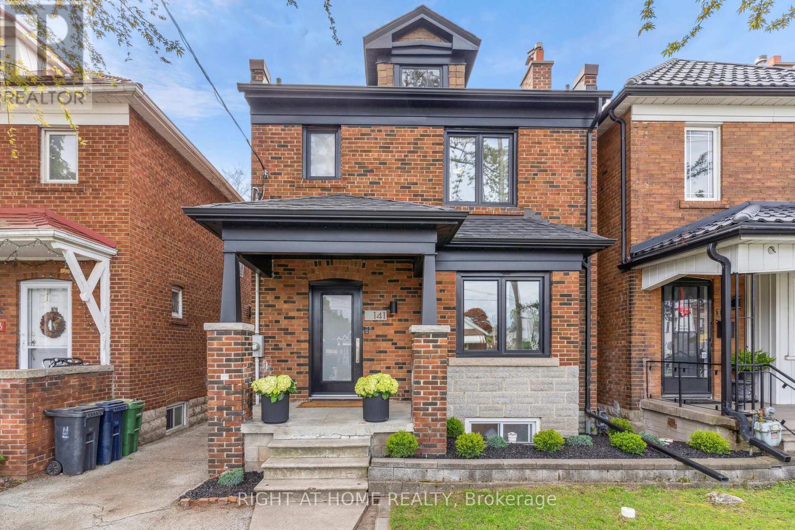141 O'CONNOR DRIVE, Toronto, Ontario