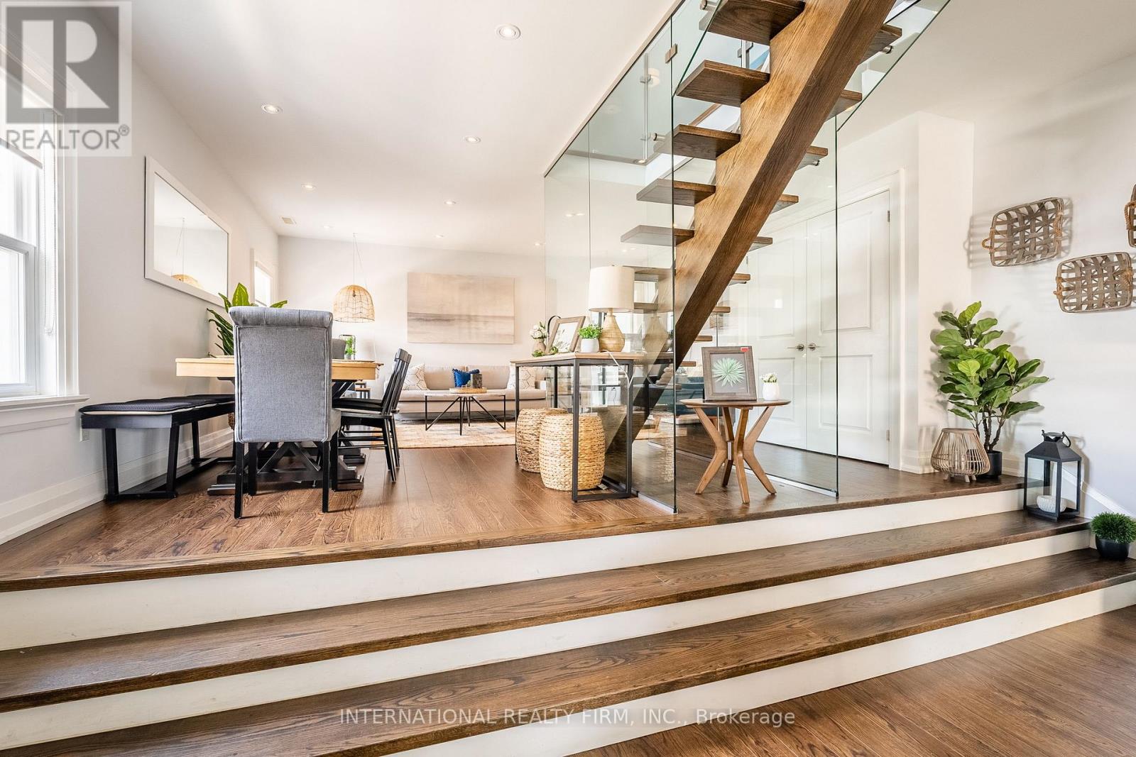 1 - 2256 QUEEN STREET E, Toronto, Ontario