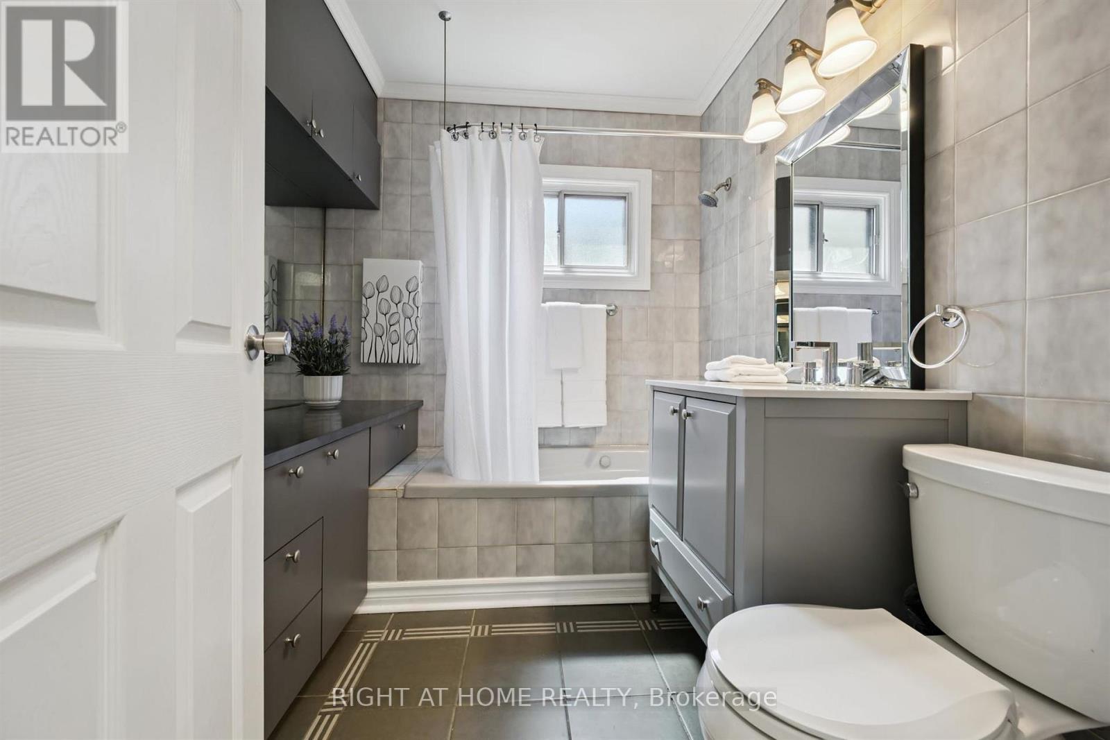 33 South Kingsway, Toronto, Ontario  M6S 3T2 - Photo 21 - W13418602