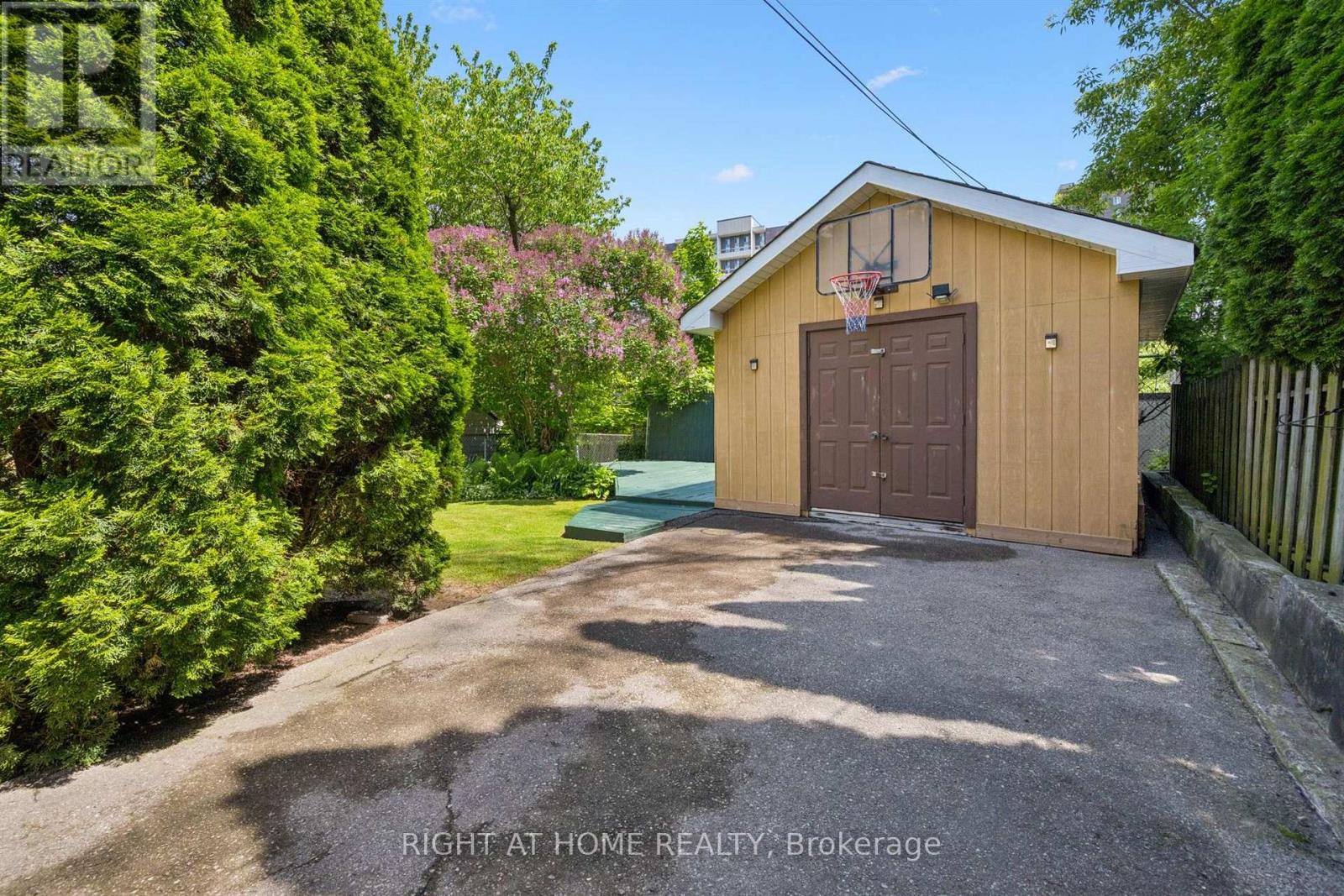 33 South Kingsway, Toronto, Ontario  M6S 3T2 - Photo 32 - W13418602