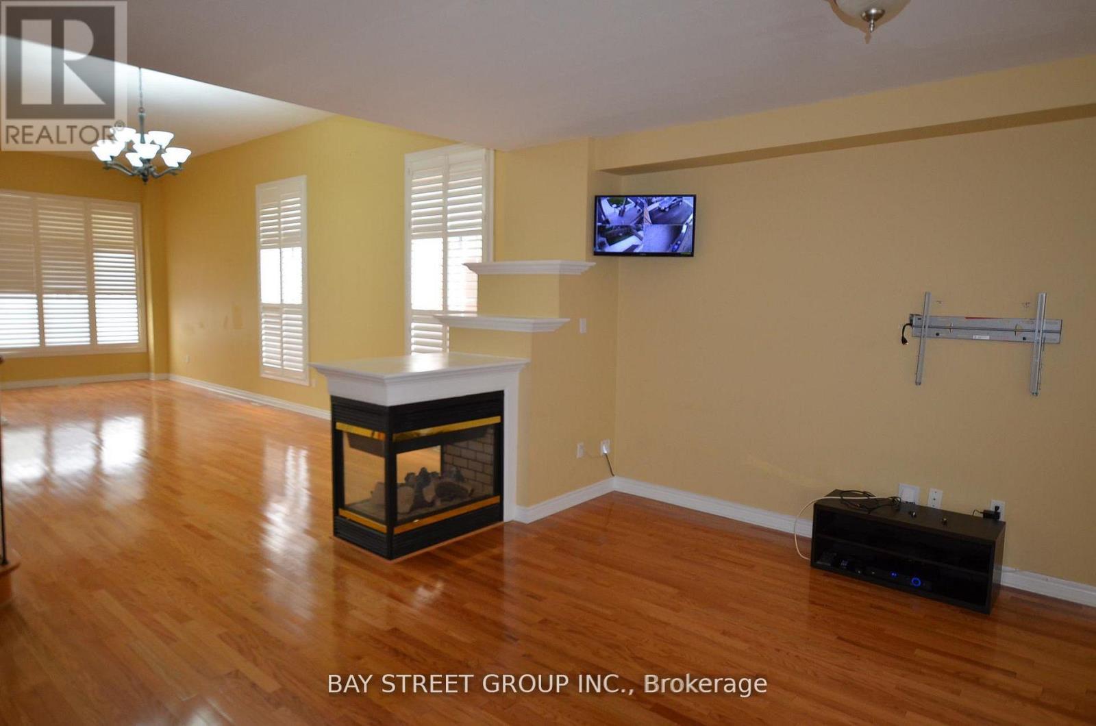 6 Everingham Circle, Brampton, Ontario  L6R 0R6 - Photo 6 - W13418628
