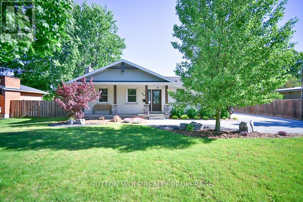 251 Front Street E, Strathroy-Caradoc, Ontario  N7G 1Z2 - Photo 2 - X13418742