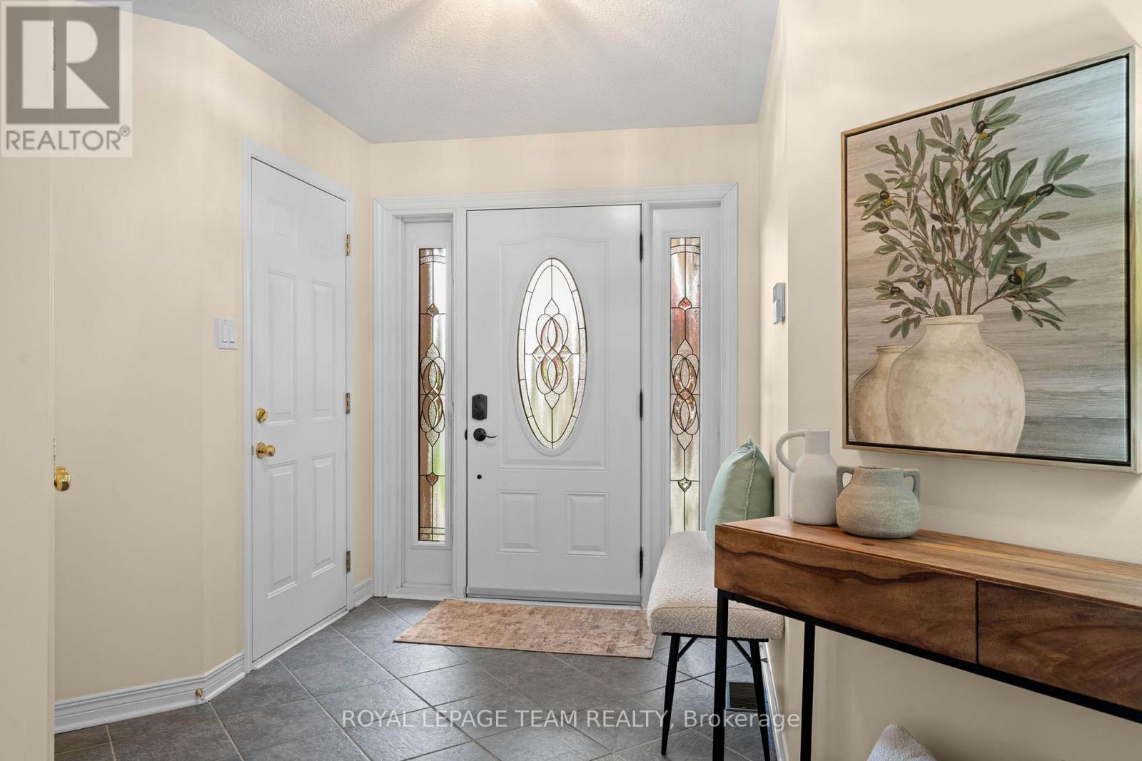 47 Stowgrass Crescent, Ottawa, Ontario K2S 2A1 - Photo 3 - X13418790