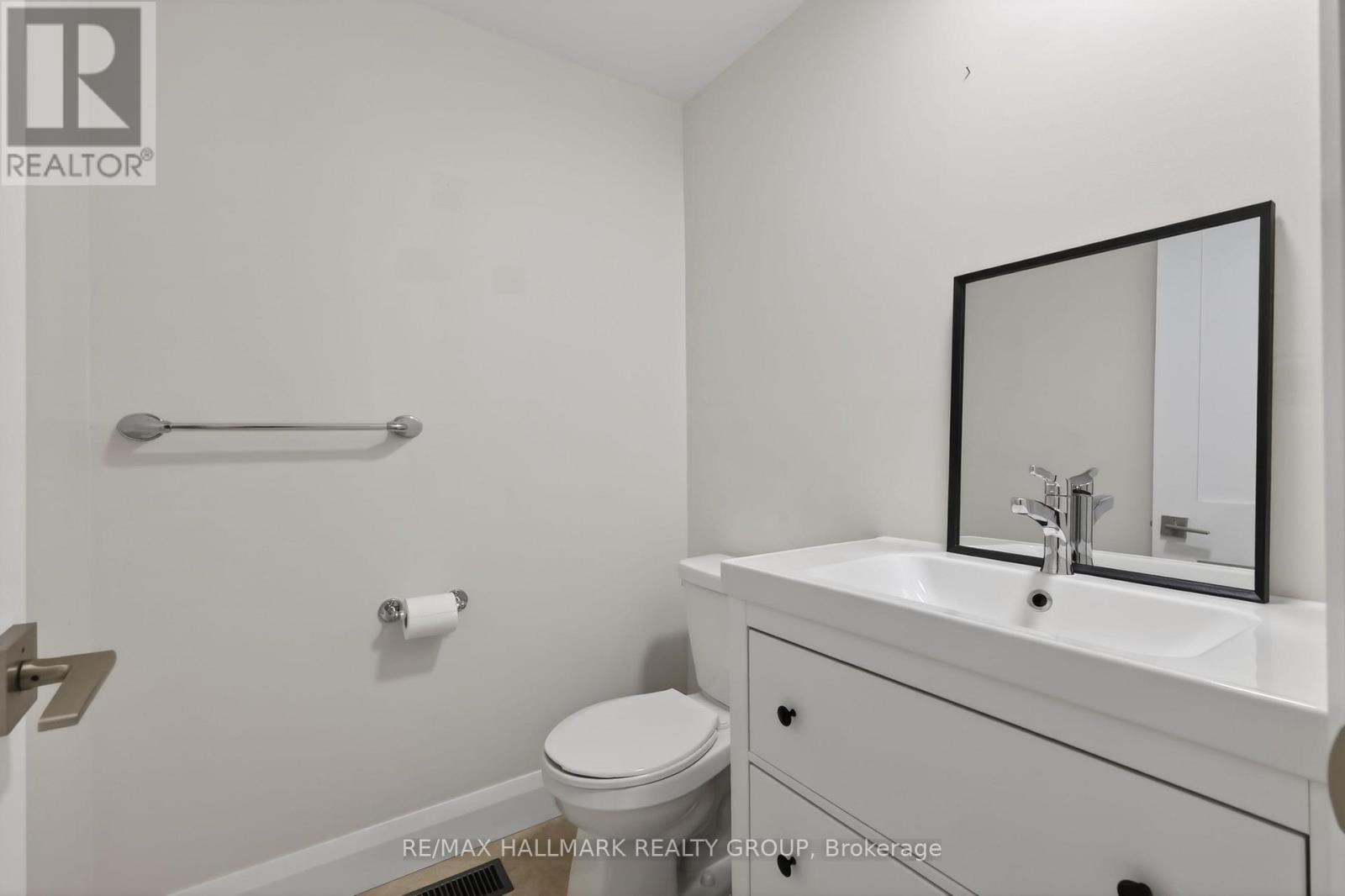 1551 Hoskins Crescent, Ottawa, Ontario  K1C 2G3 - Photo 13 - X13418894