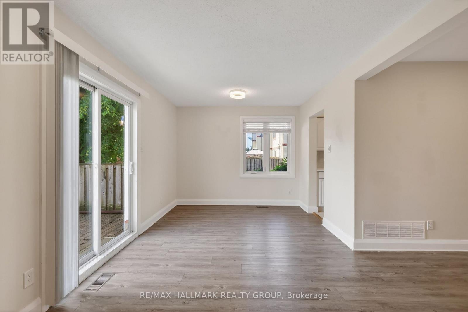 1551 Hoskins Crescent, Ottawa, Ontario  K1C 2G3 - Photo 7 - X13418894
